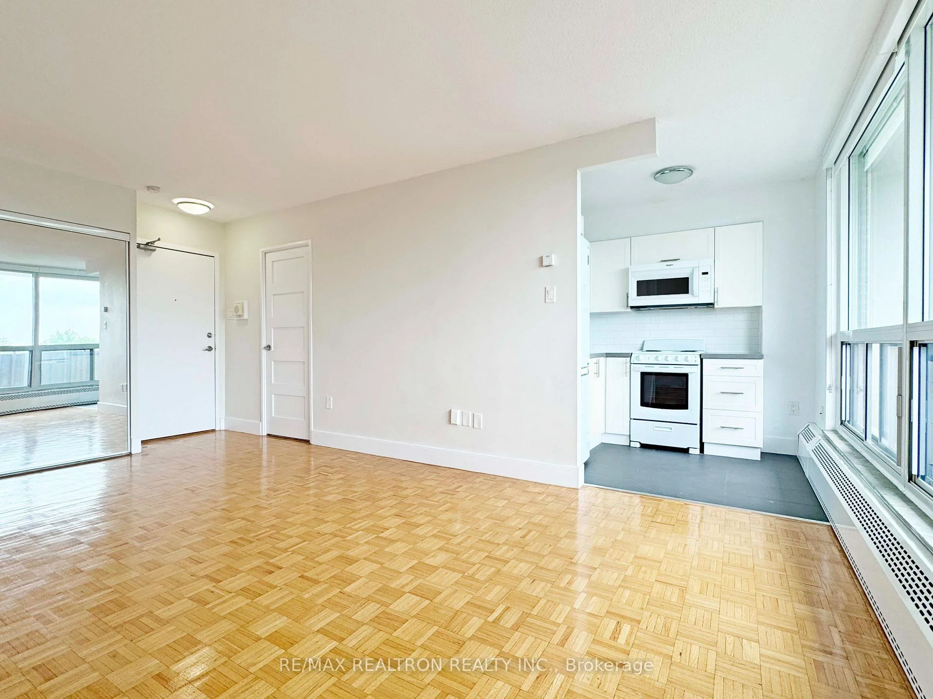Photo 5 of Unit 502, 666 Spadina Avenue, Toronto, University — HOMEH
