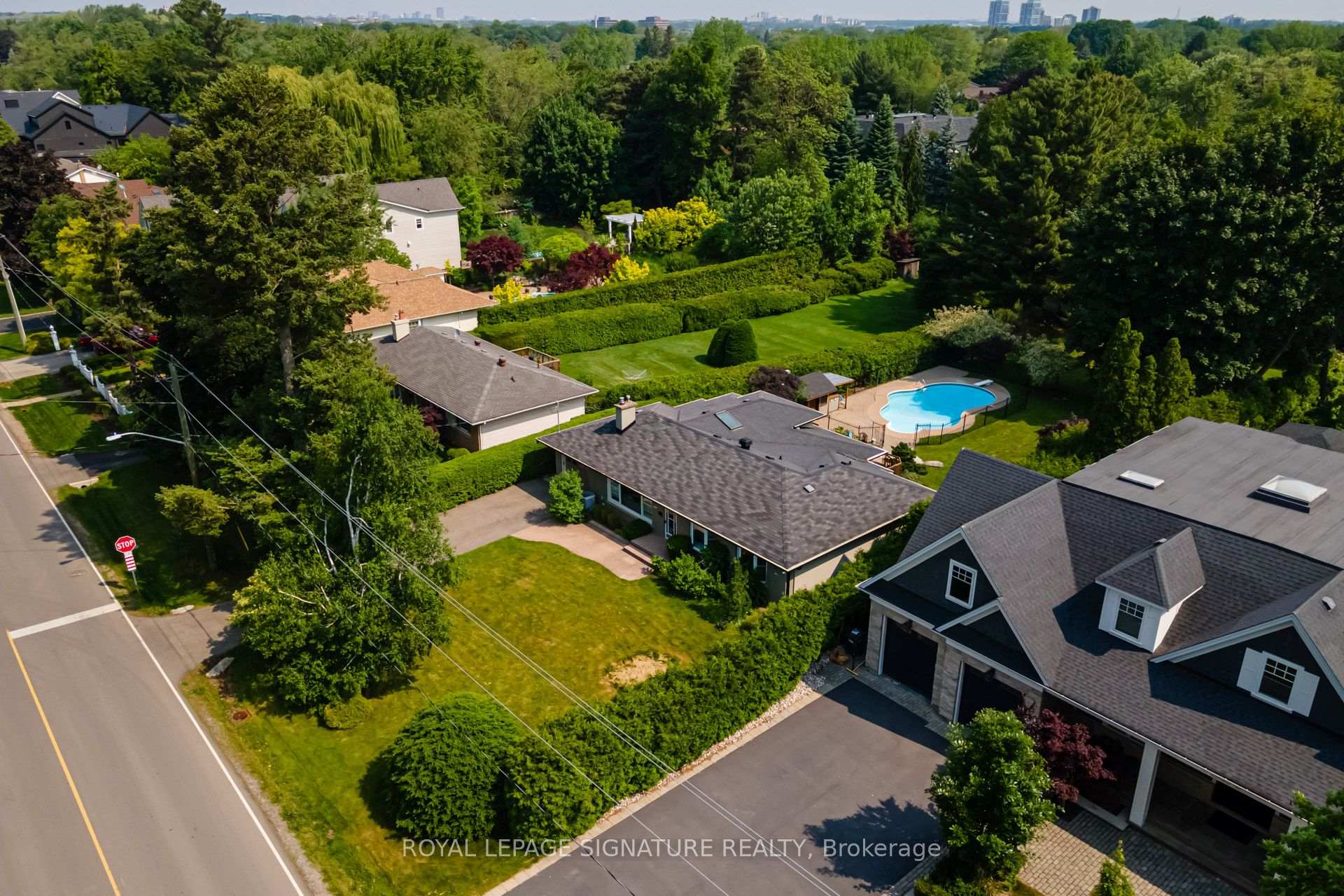 Photo 110 of 383 Maplehurst Avenue, Oakville, Bronte — HOMEH