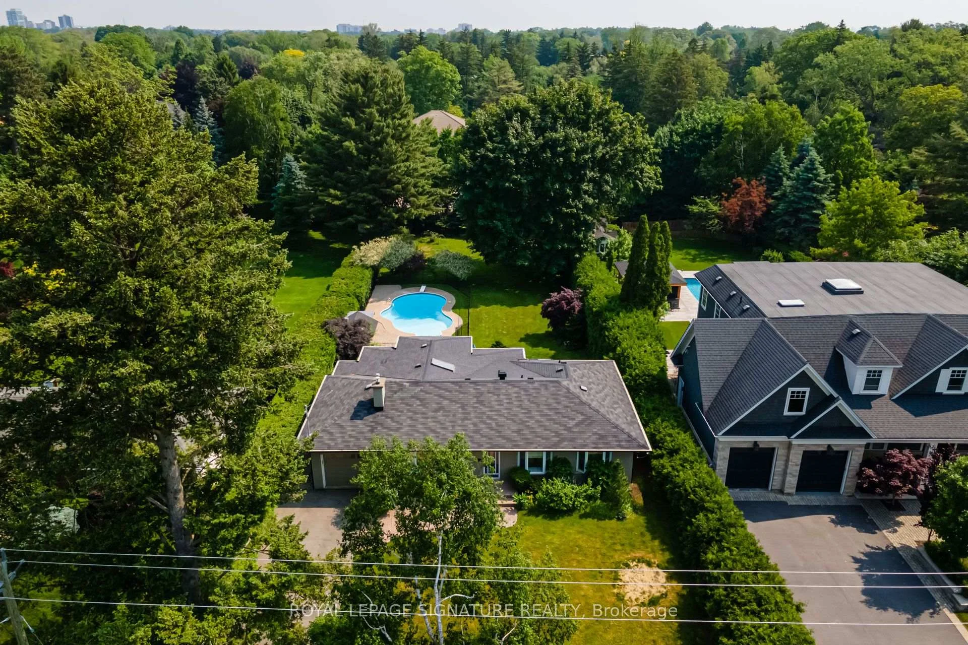 Photo 12 of 383 Maplehurst Avenue, Oakville, Bronte — HOMEH