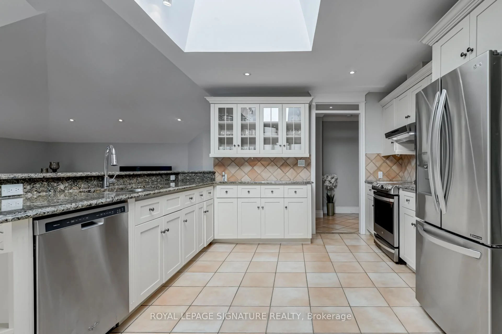 Photo 32 of 383 Maplehurst Avenue, Oakville, Bronte — HOMEH