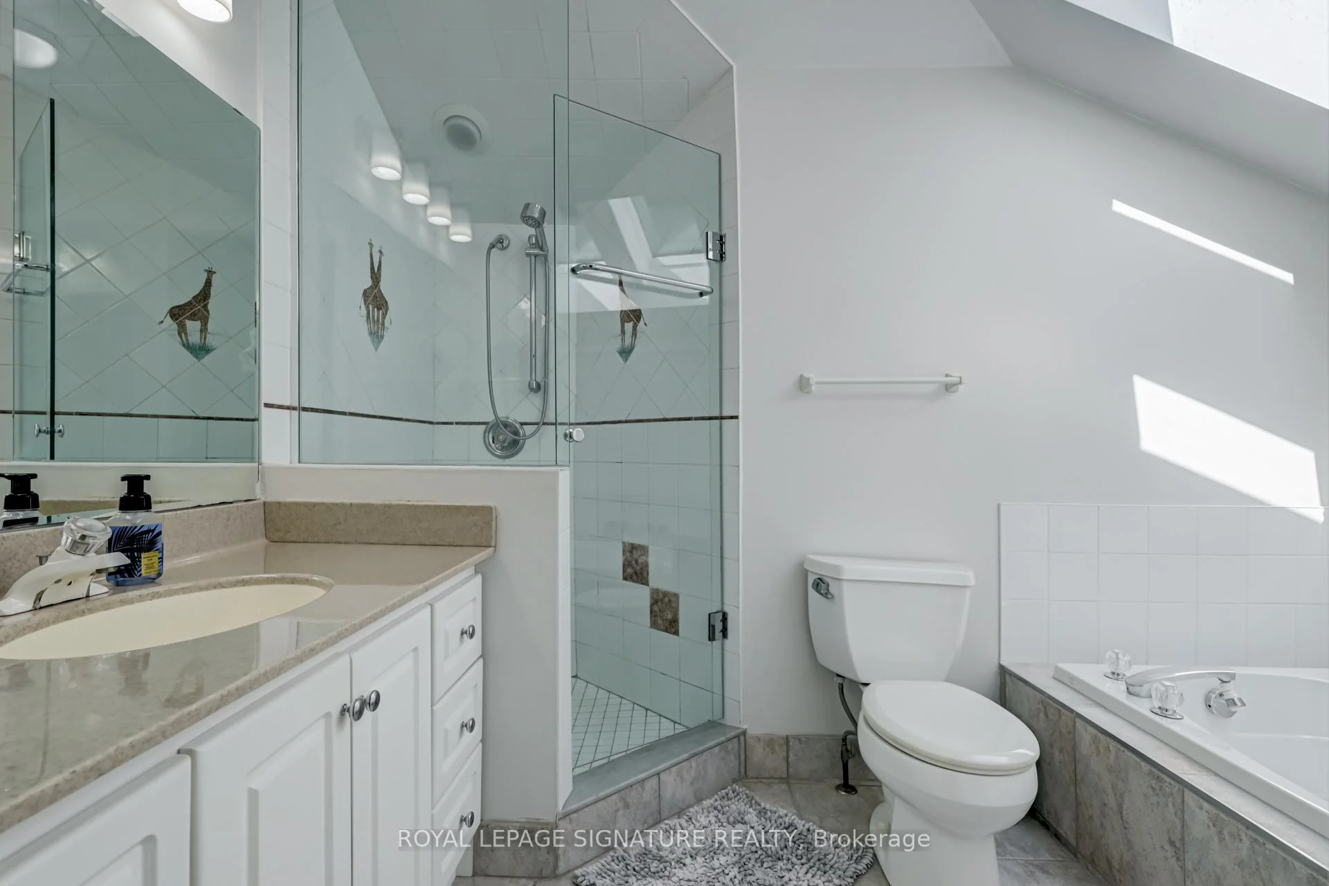 Photo 40 of 383 Maplehurst Avenue, Oakville, Bronte — HOMEH