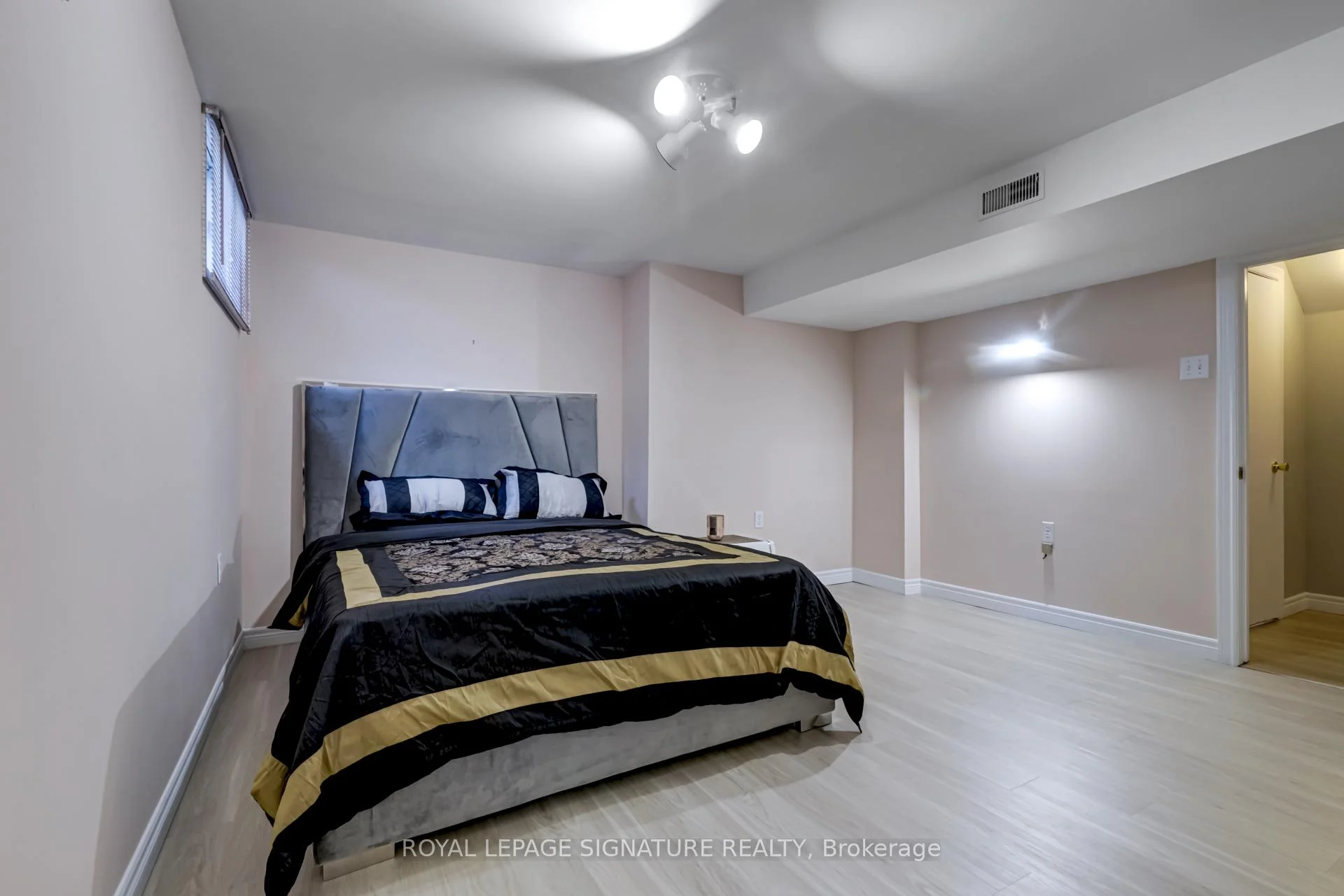 Photo 58 of 383 Maplehurst Avenue, Oakville, Bronte — HOMEH