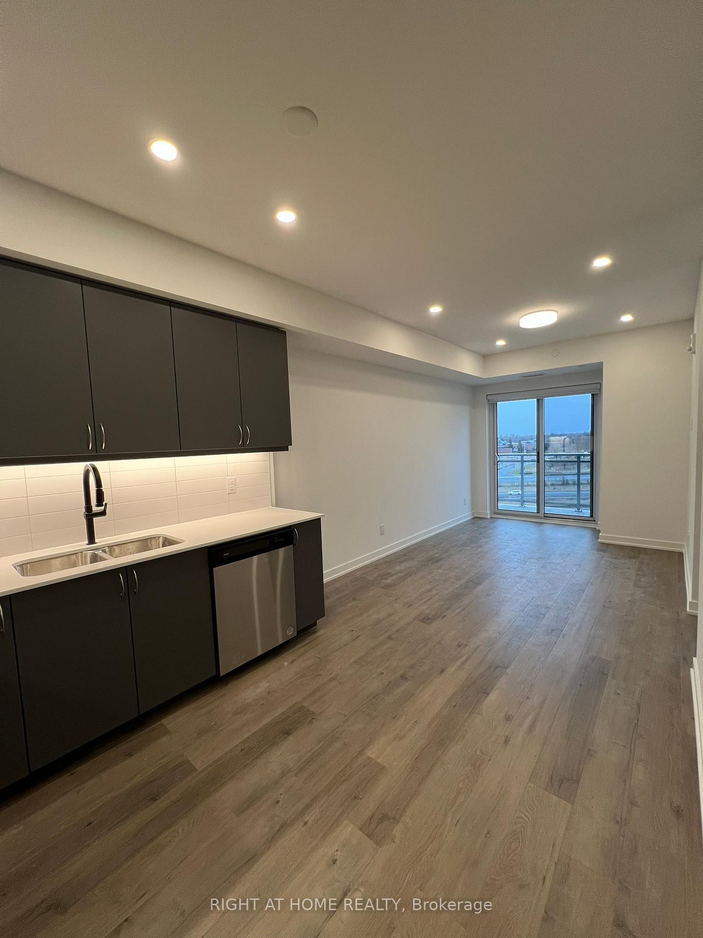 Photo 3 of Unit 1211, 56 Lakeside Terrace, Barrie, Little Lake — HOMEH