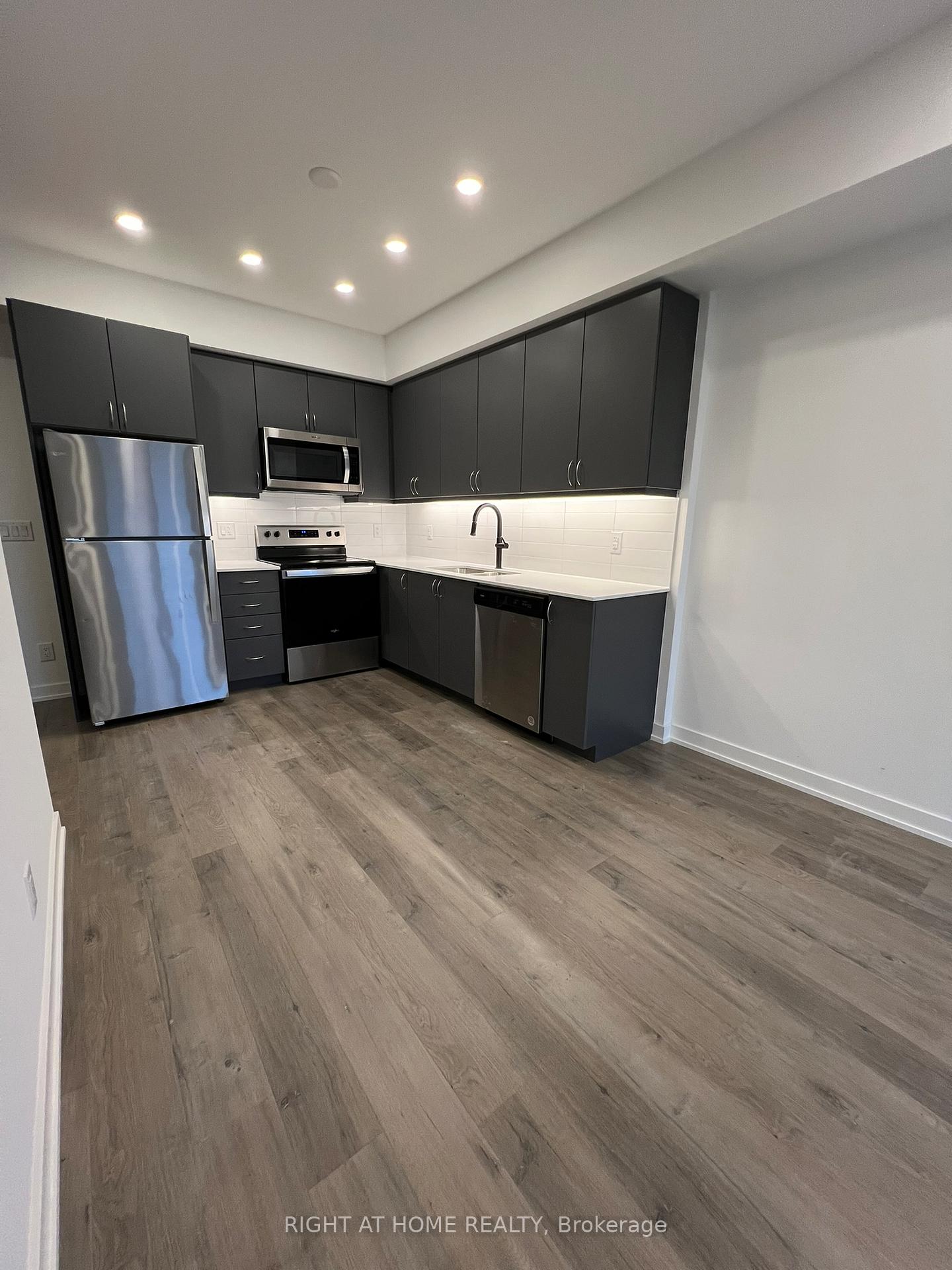 Photo 4 of Unit 1211, 56 Lakeside Terrace, Barrie, Little Lake — HOMEH
