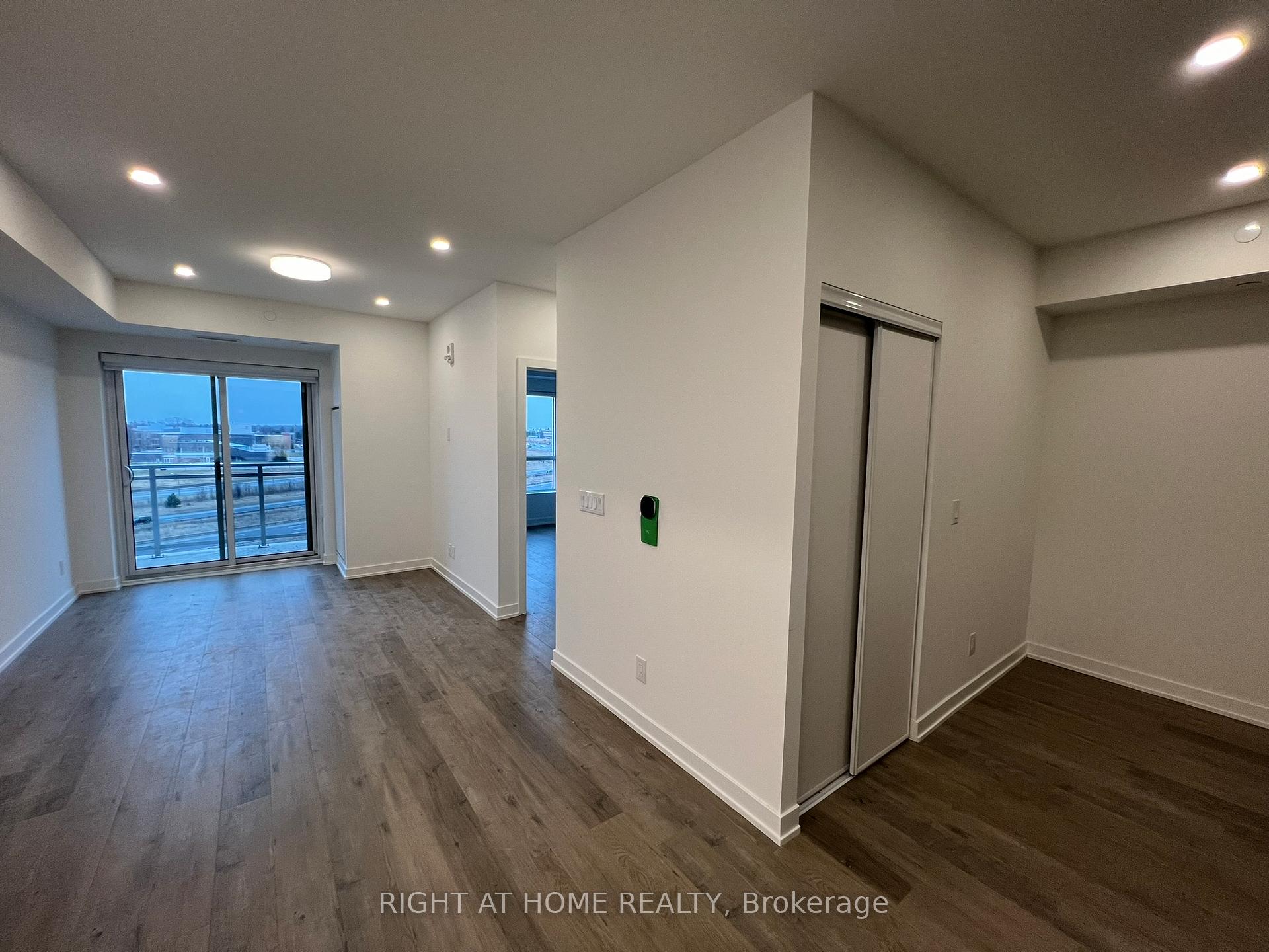 Photo 5 of Unit 1211, 56 Lakeside Terrace, Barrie, Little Lake — HOMEH