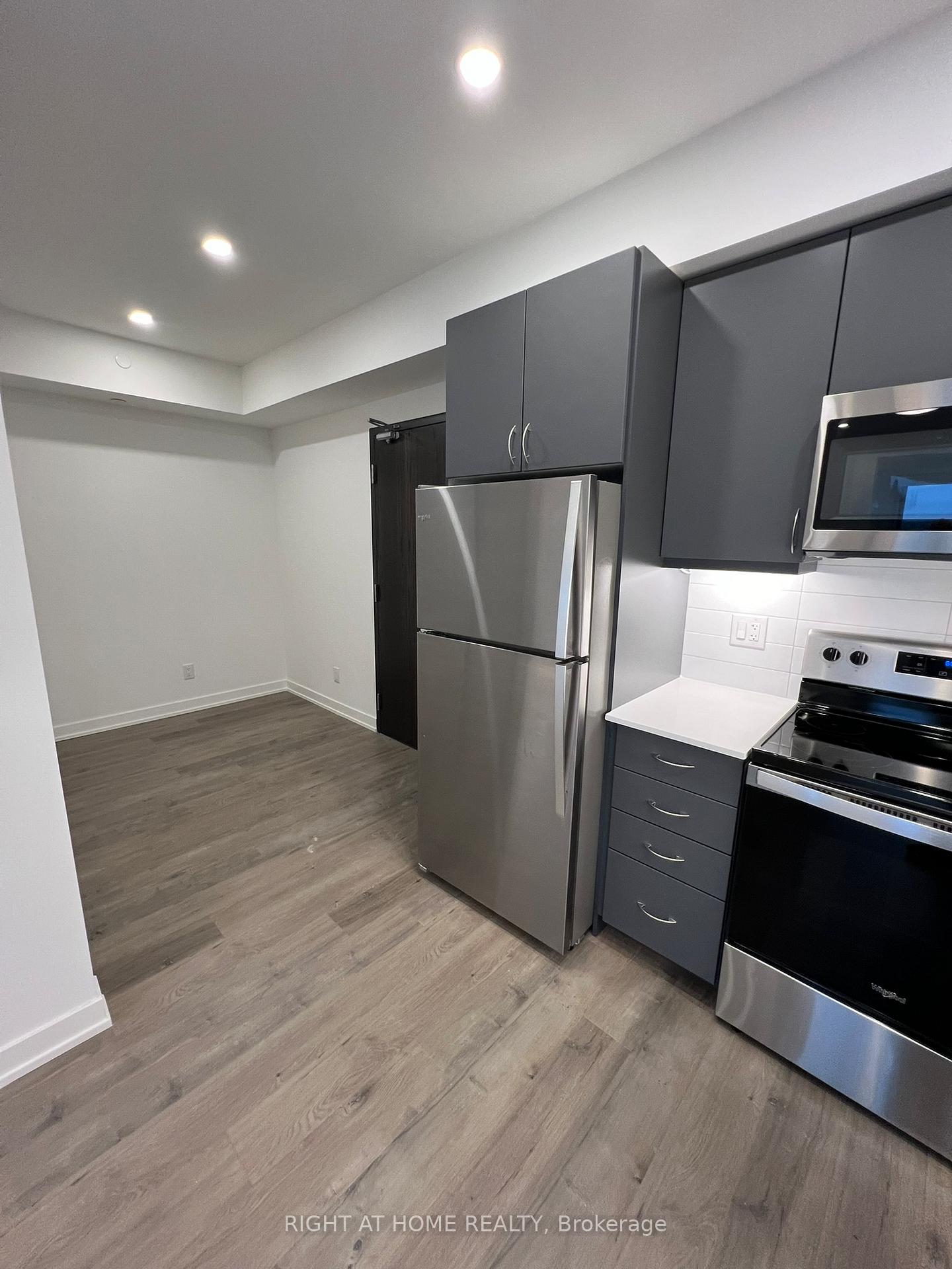 Photo 10 of Unit 1211, 56 Lakeside Terrace, Barrie, Little Lake — HOMEH