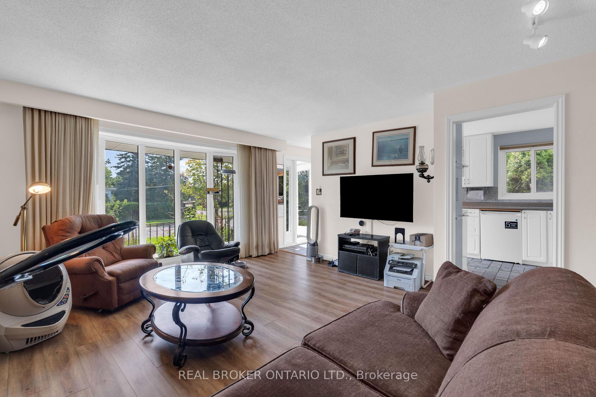 Photo 6 of 61 Bernick Drive, Barrie, Grove East — HOMEH