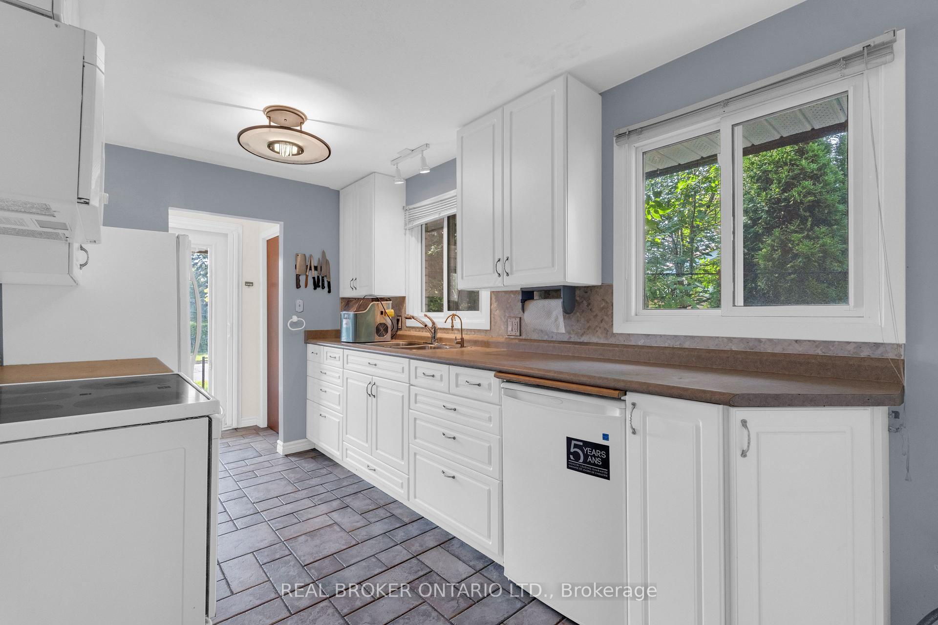 Photo 8 of 61 Bernick Drive, Barrie, Grove East — HOMEH