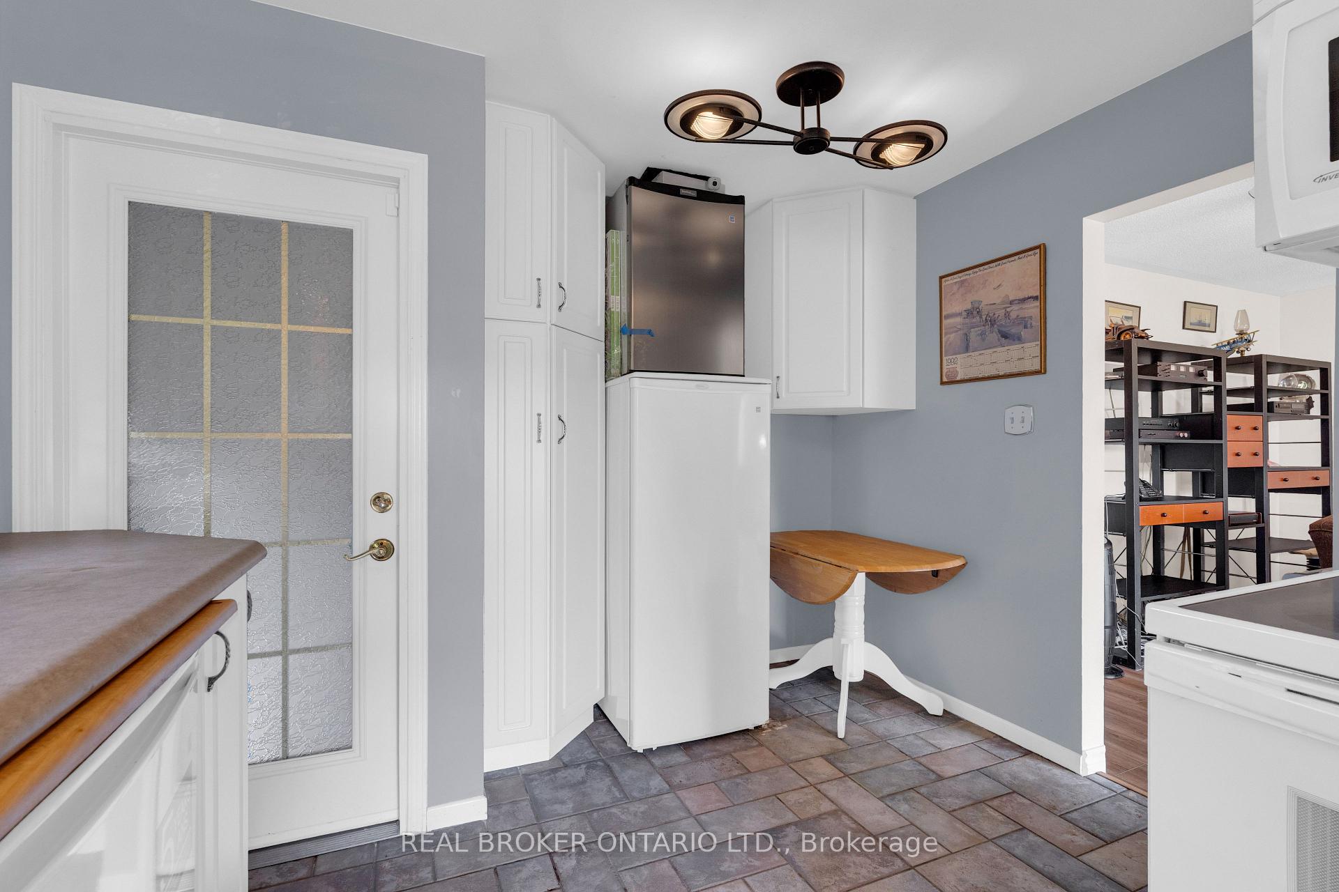 Photo 11 of 61 Bernick Drive, Barrie, Grove East — HOMEH