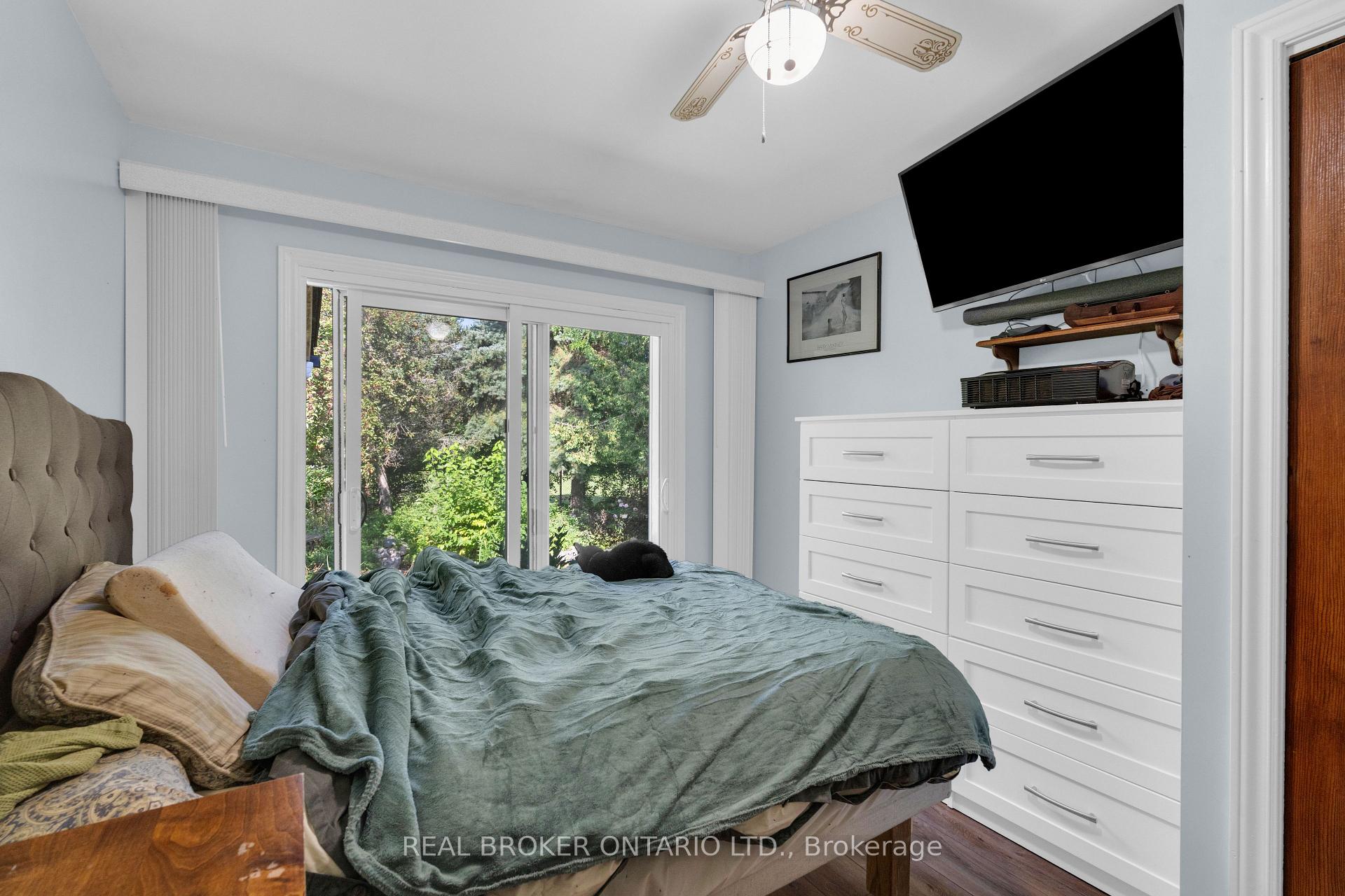 Photo 16 of 61 Bernick Drive, Barrie, Grove East — HOMEH