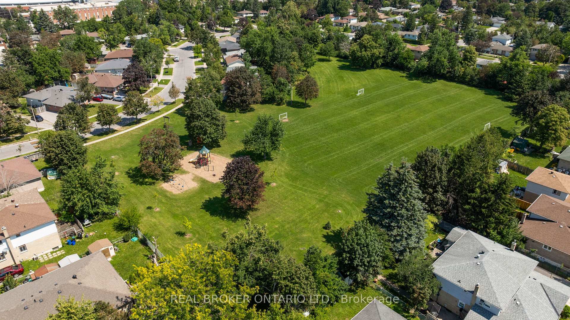 Photo 36 of 61 Bernick Drive, Barrie, Grove East — HOMEH