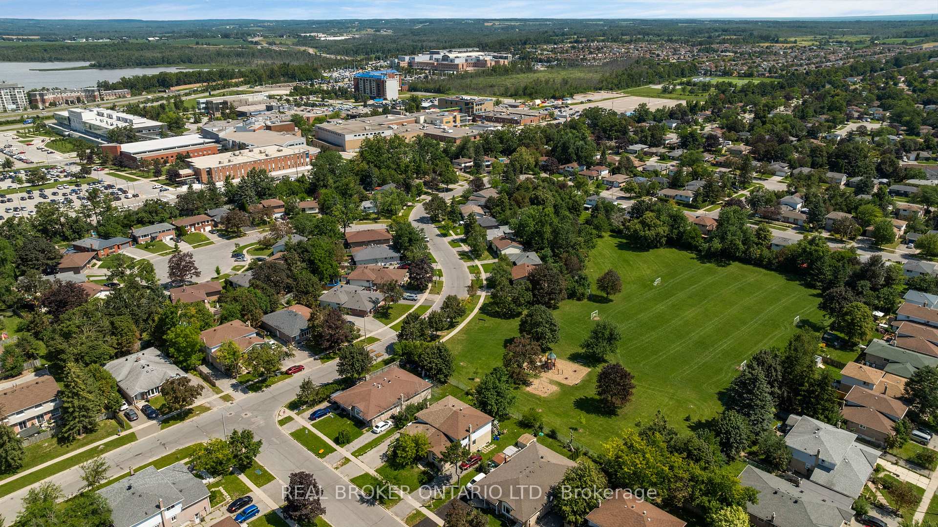 Photo 37 of 61 Bernick Drive, Barrie, Grove East — HOMEH