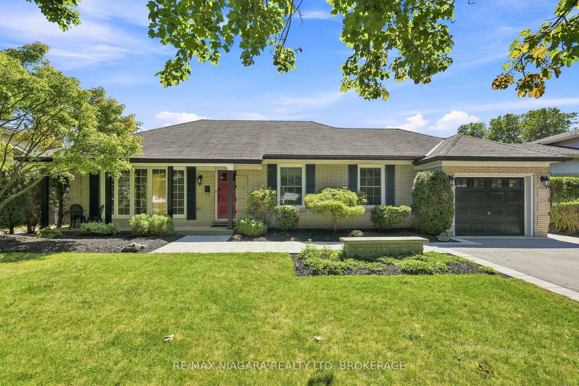 Photo 1 of 6 Royal Oak Drive, St. Catharines, Martindale Pond — HOMEH