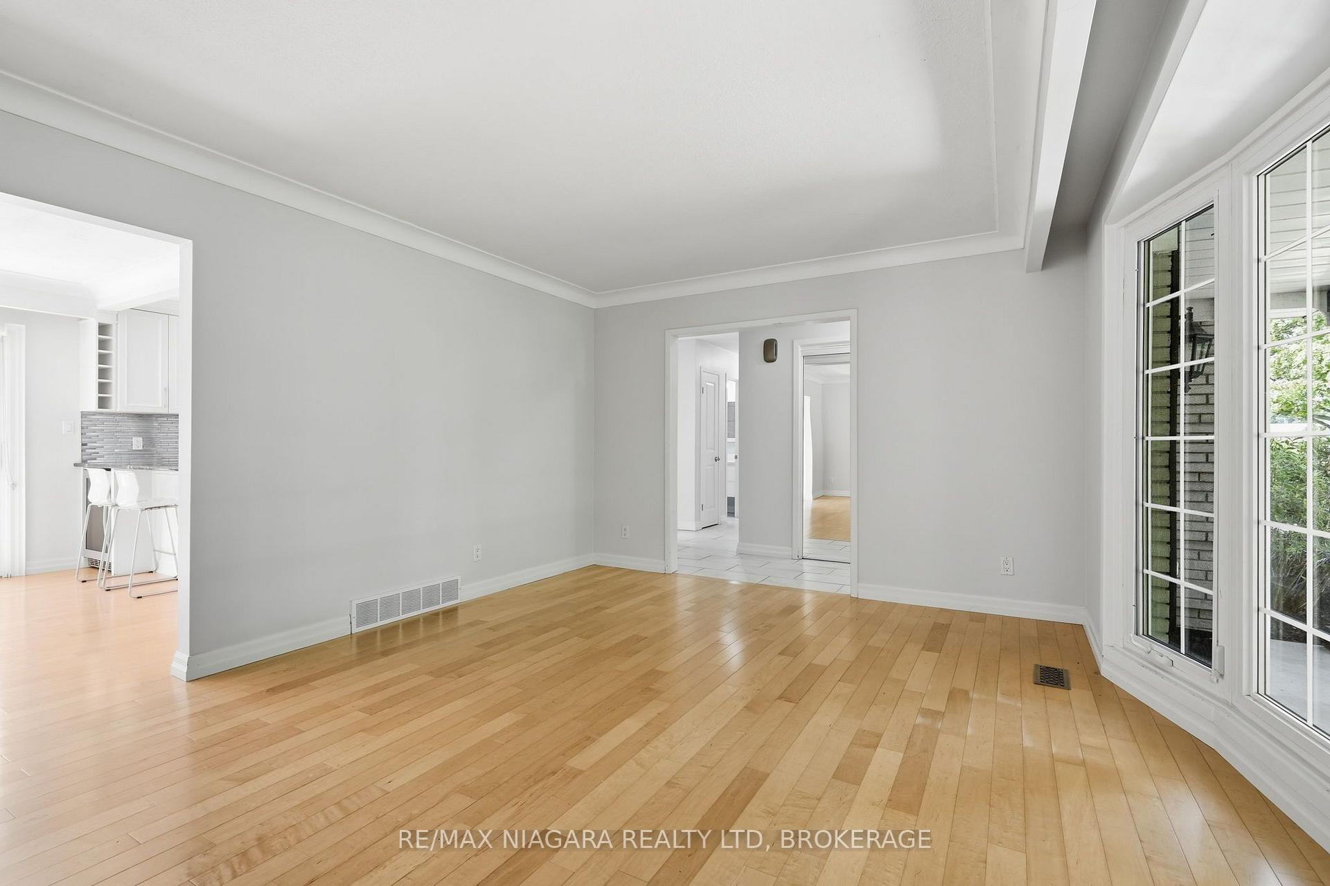 Photo 7 of 6 Royal Oak Drive, St. Catharines, Martindale Pond — HOMEH