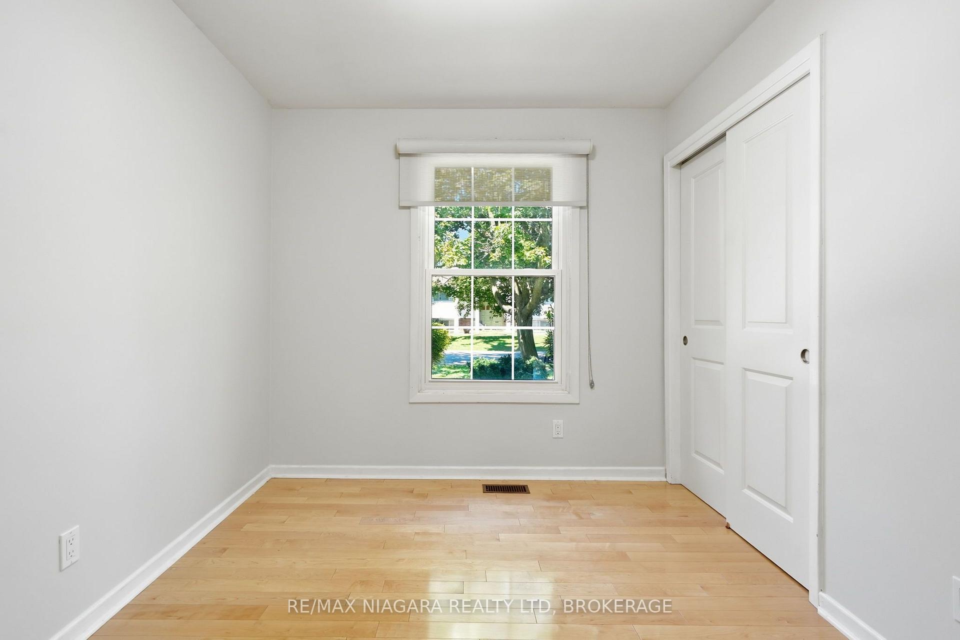 Photo 14 of 6 Royal Oak Drive, St. Catharines, Martindale Pond — HOMEH