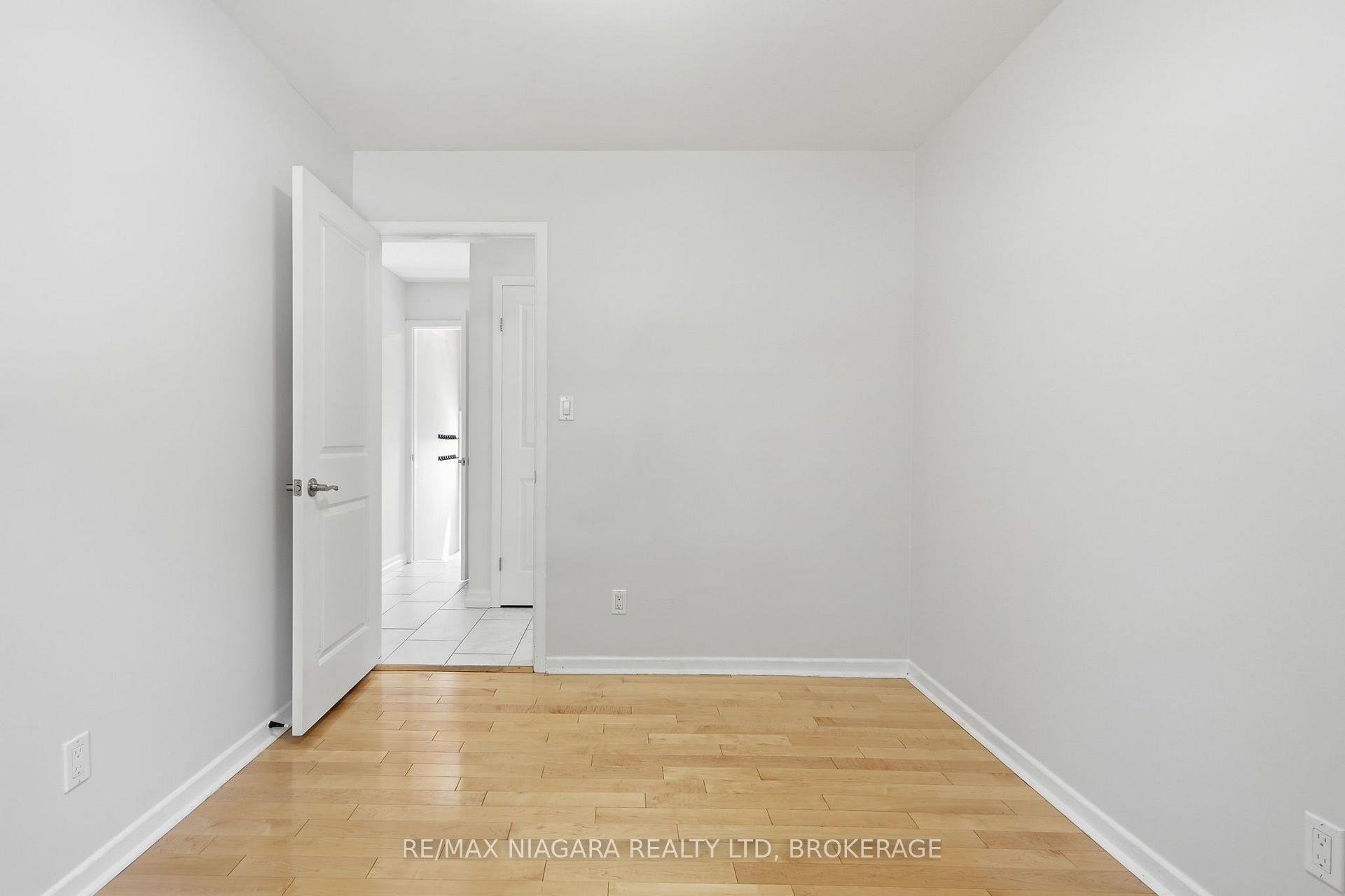 Photo 15 of 6 Royal Oak Drive, St. Catharines, Martindale Pond — HOMEH