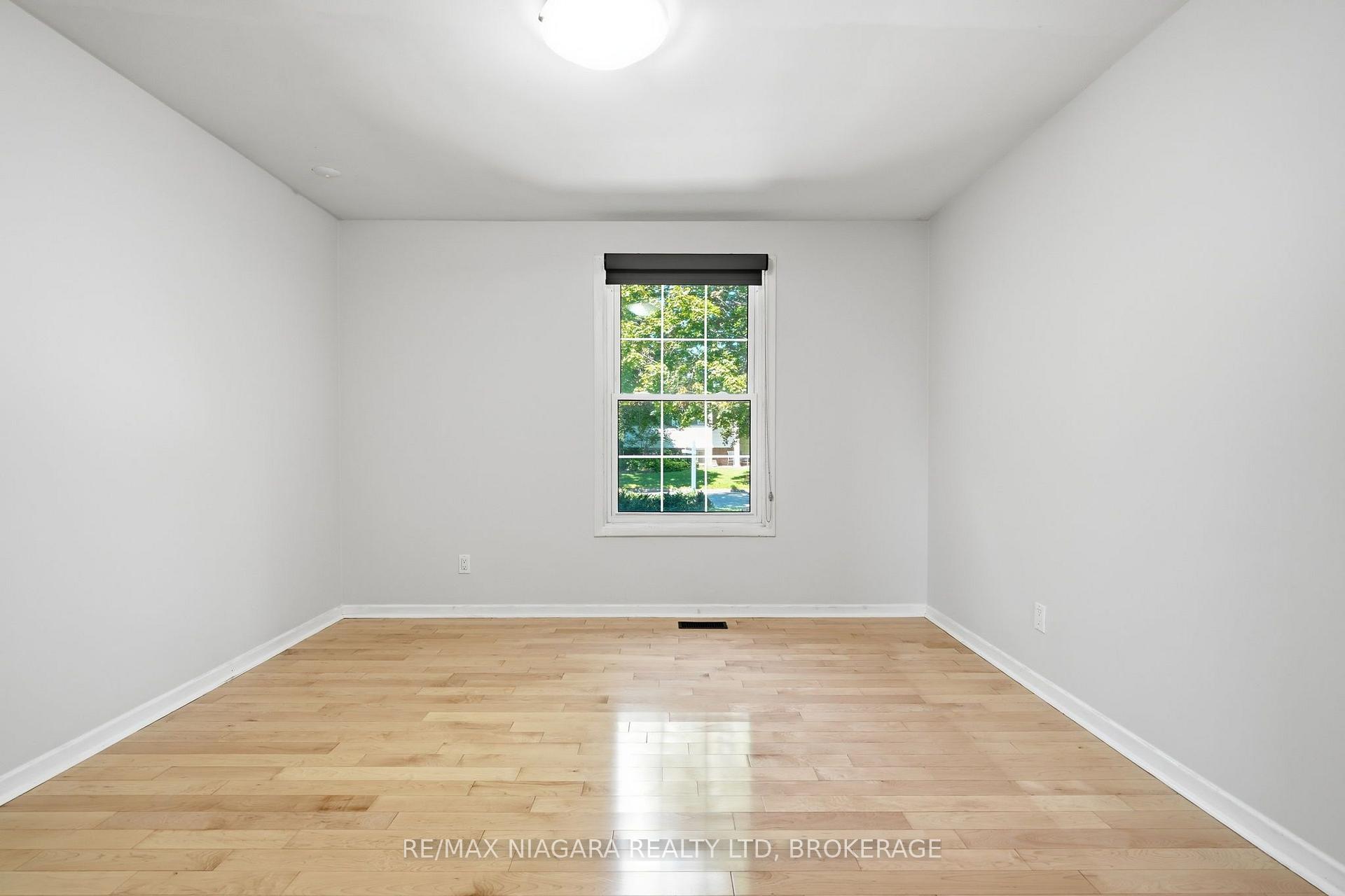 Photo 16 of 6 Royal Oak Drive, St. Catharines, Martindale Pond — HOMEH