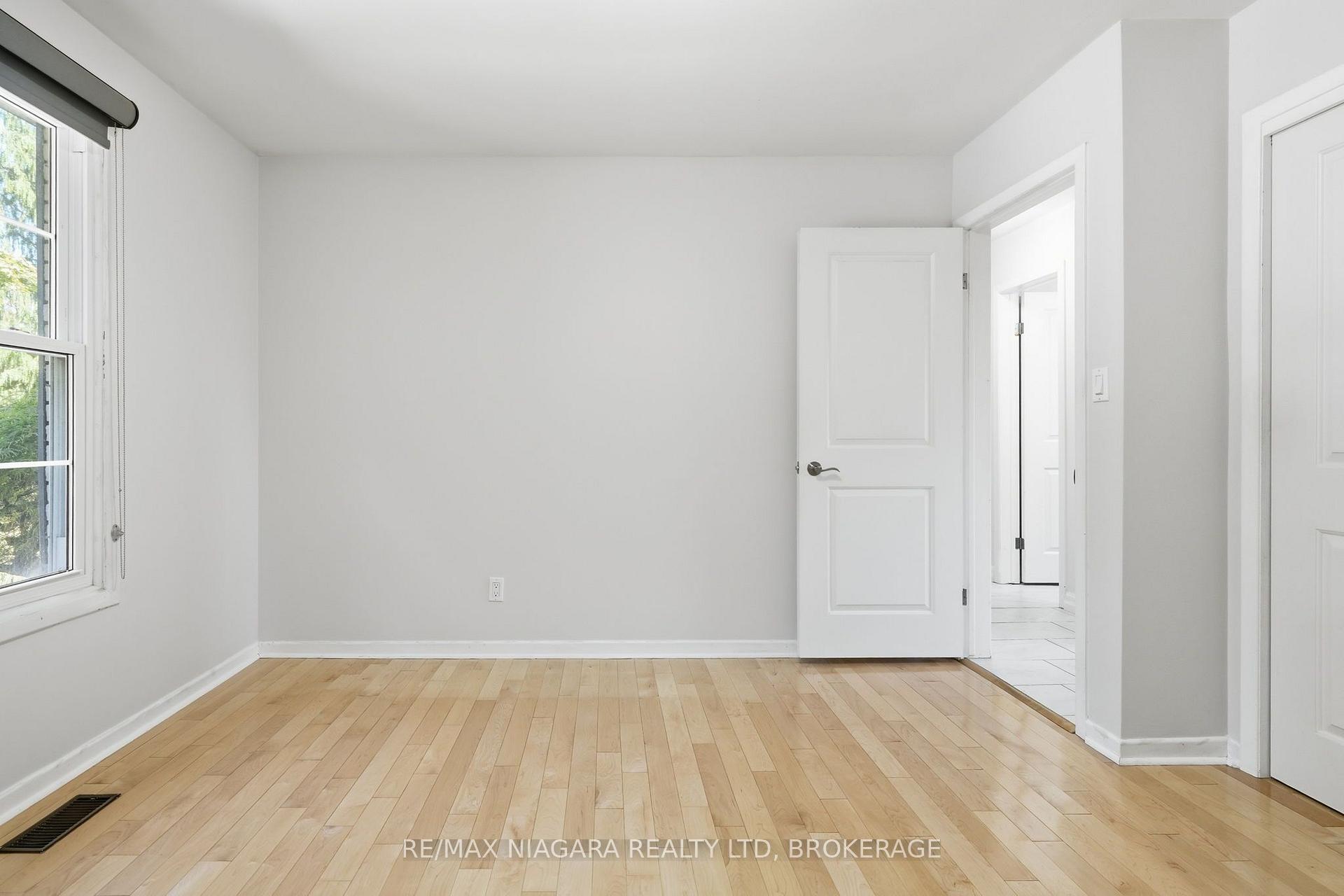 Photo 17 of 6 Royal Oak Drive, St. Catharines, Martindale Pond — HOMEH