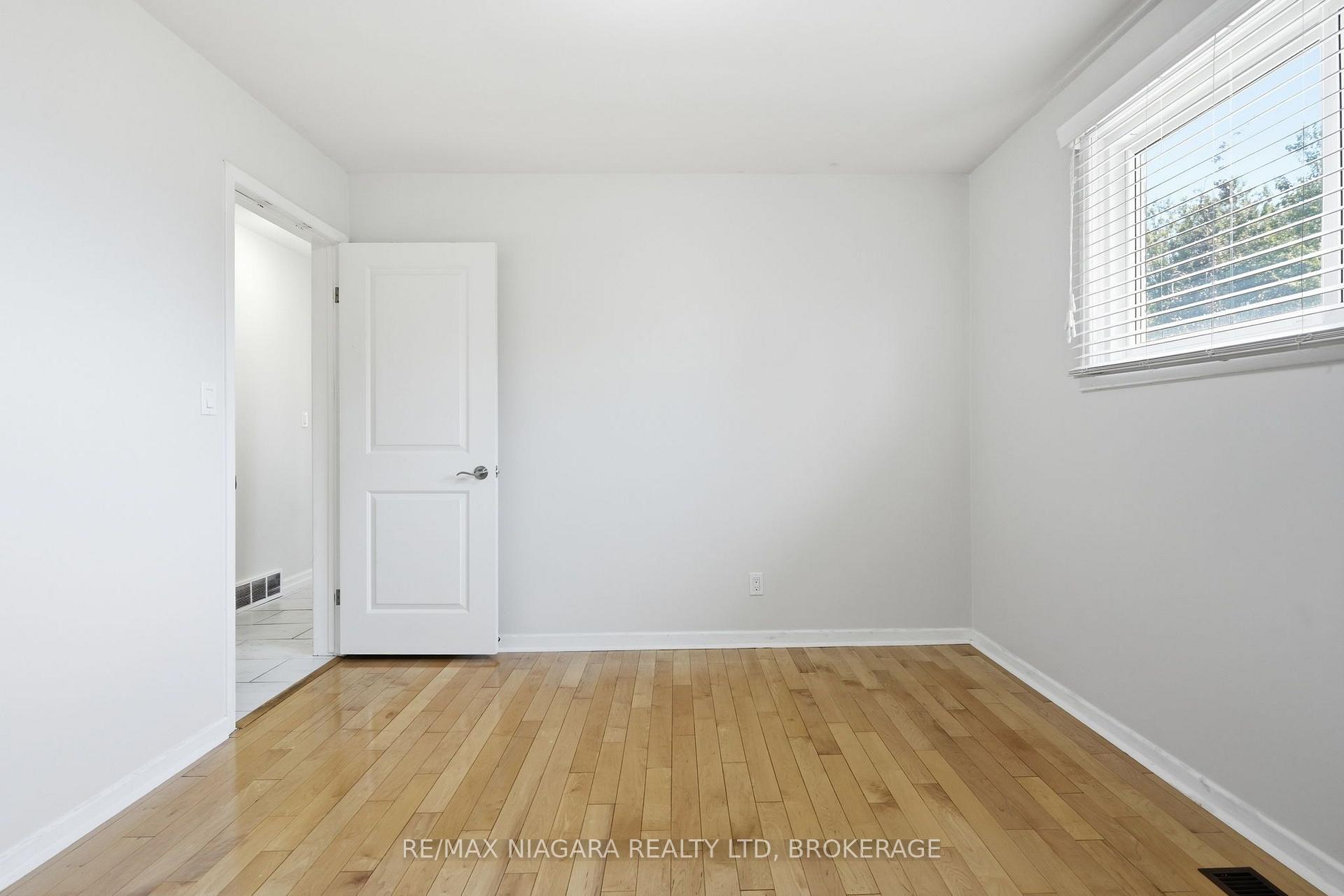 Photo 19 of 6 Royal Oak Drive, St. Catharines, Martindale Pond — HOMEH