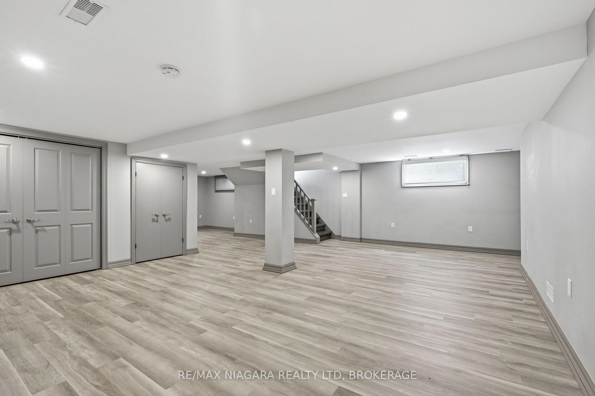 Photo 26 of 6 Royal Oak Drive, St. Catharines, Martindale Pond — HOMEH