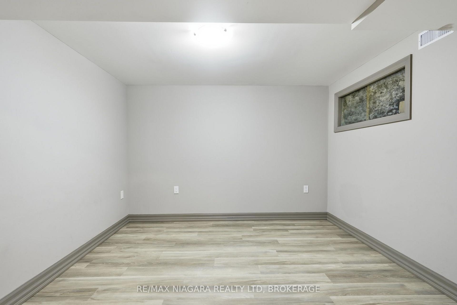 Photo 28 of 6 Royal Oak Drive, St. Catharines, Martindale Pond — HOMEH
