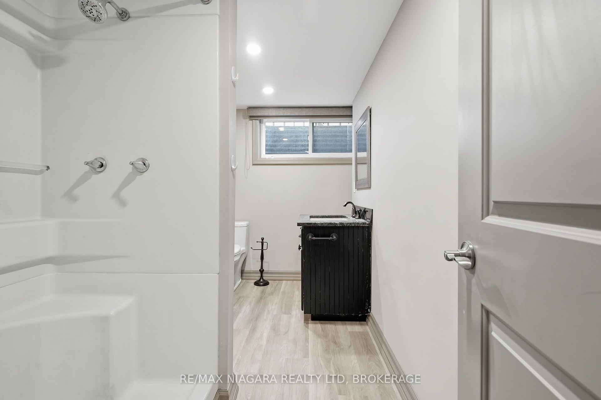 Photo 29 of 6 Royal Oak Drive, St. Catharines, Martindale Pond — HOMEH