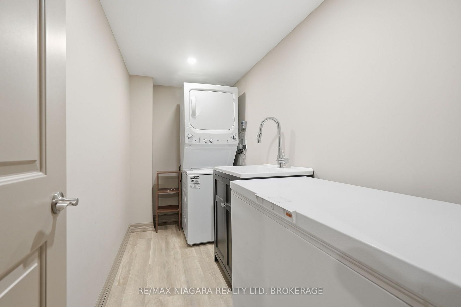 Photo 31 of 6 Royal Oak Drive, St. Catharines, Martindale Pond — HOMEH