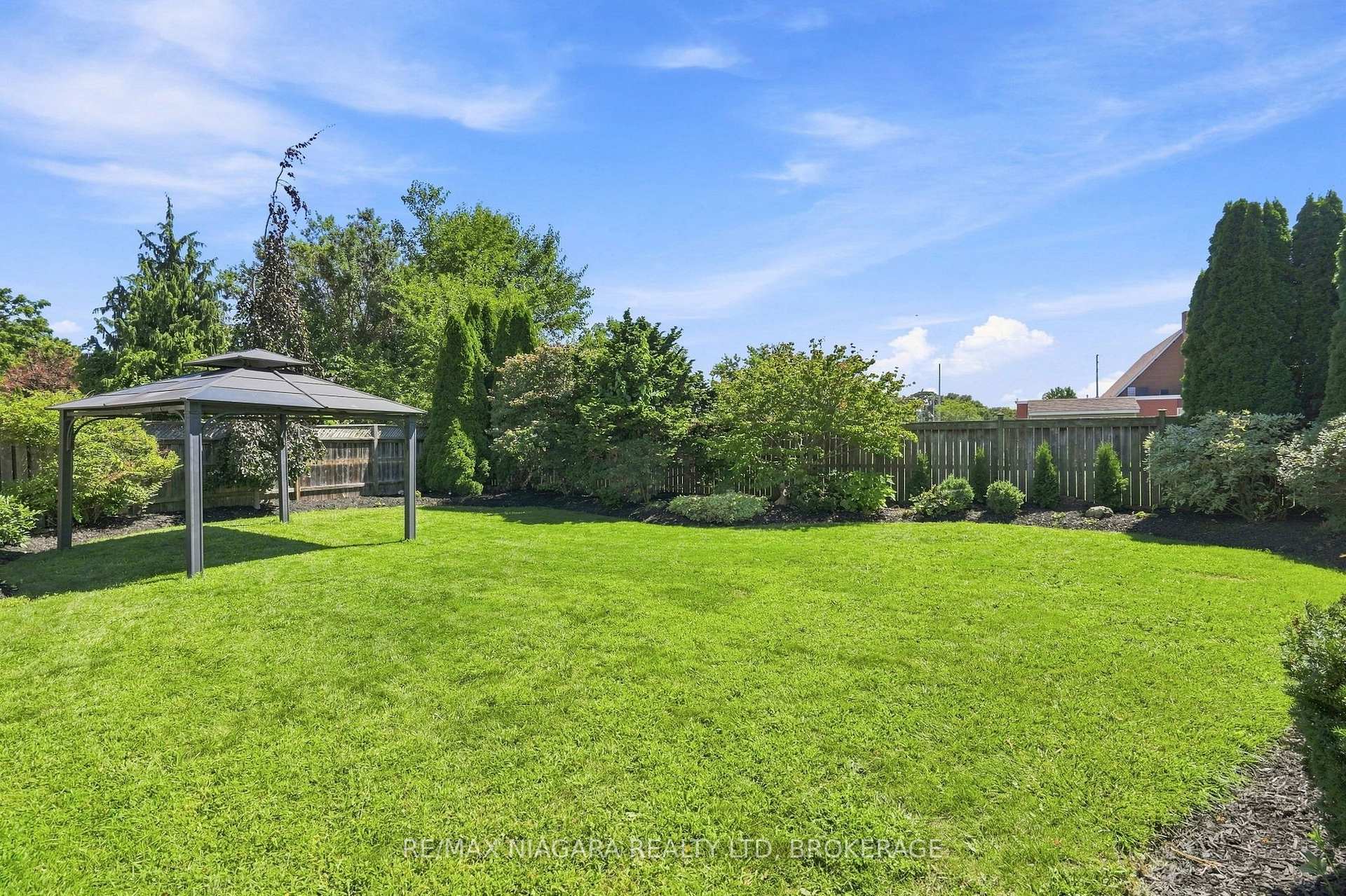 Photo 34 of 6 Royal Oak Drive, St. Catharines, Martindale Pond — HOMEH
