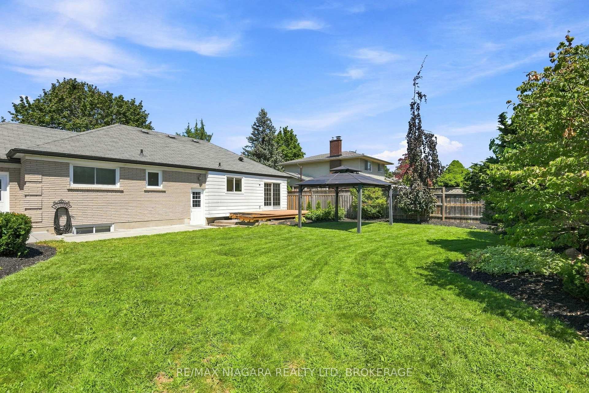 Photo 36 of 6 Royal Oak Drive, St. Catharines, Martindale Pond — HOMEH