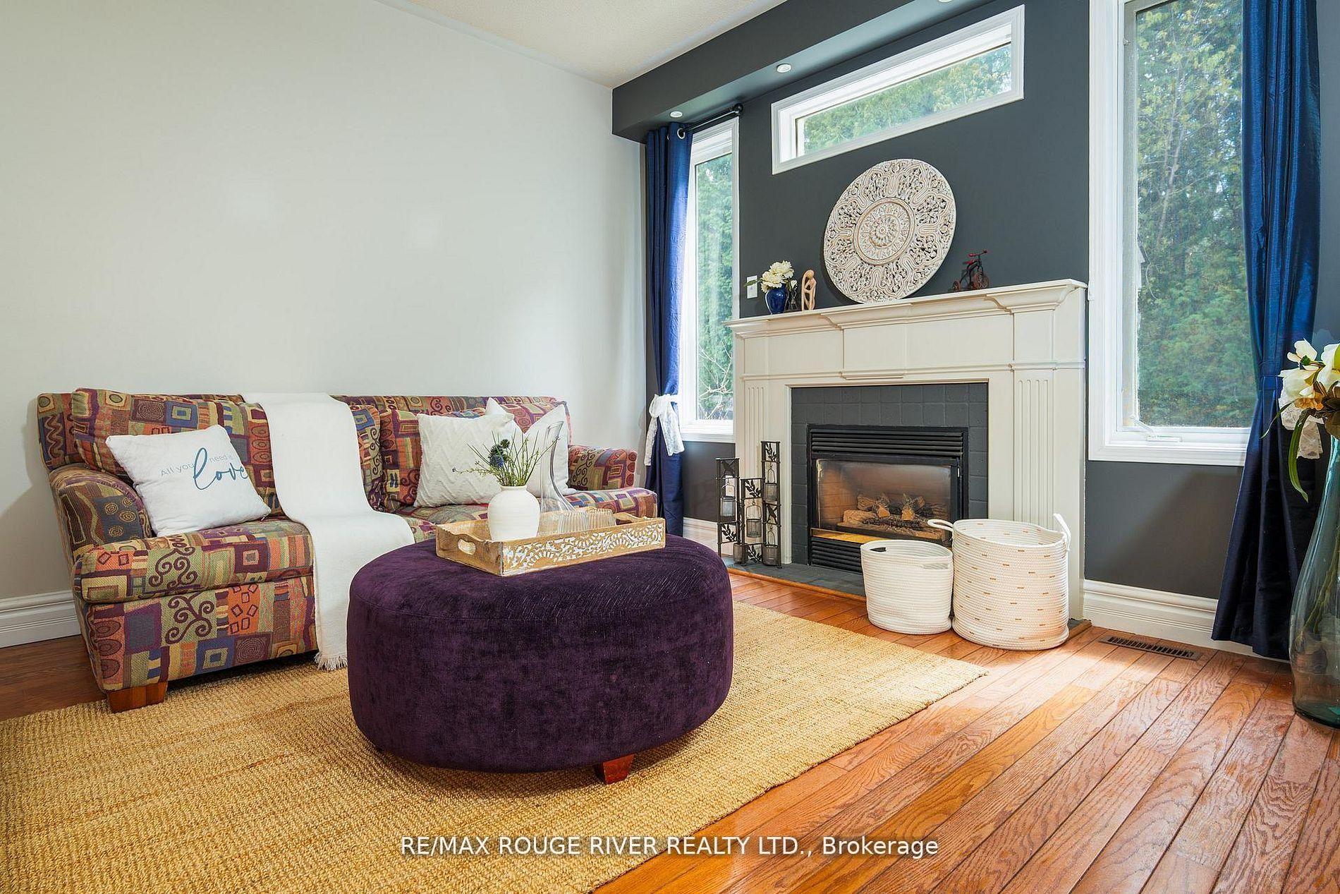Photo 5 of 433 Woodsmere Crescent, Pickering, Amberlea — HOMEH