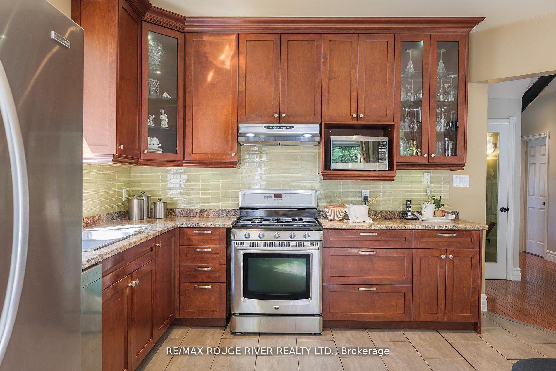 Photo 12 of 433 Woodsmere Crescent, Pickering, Amberlea — HOMEH