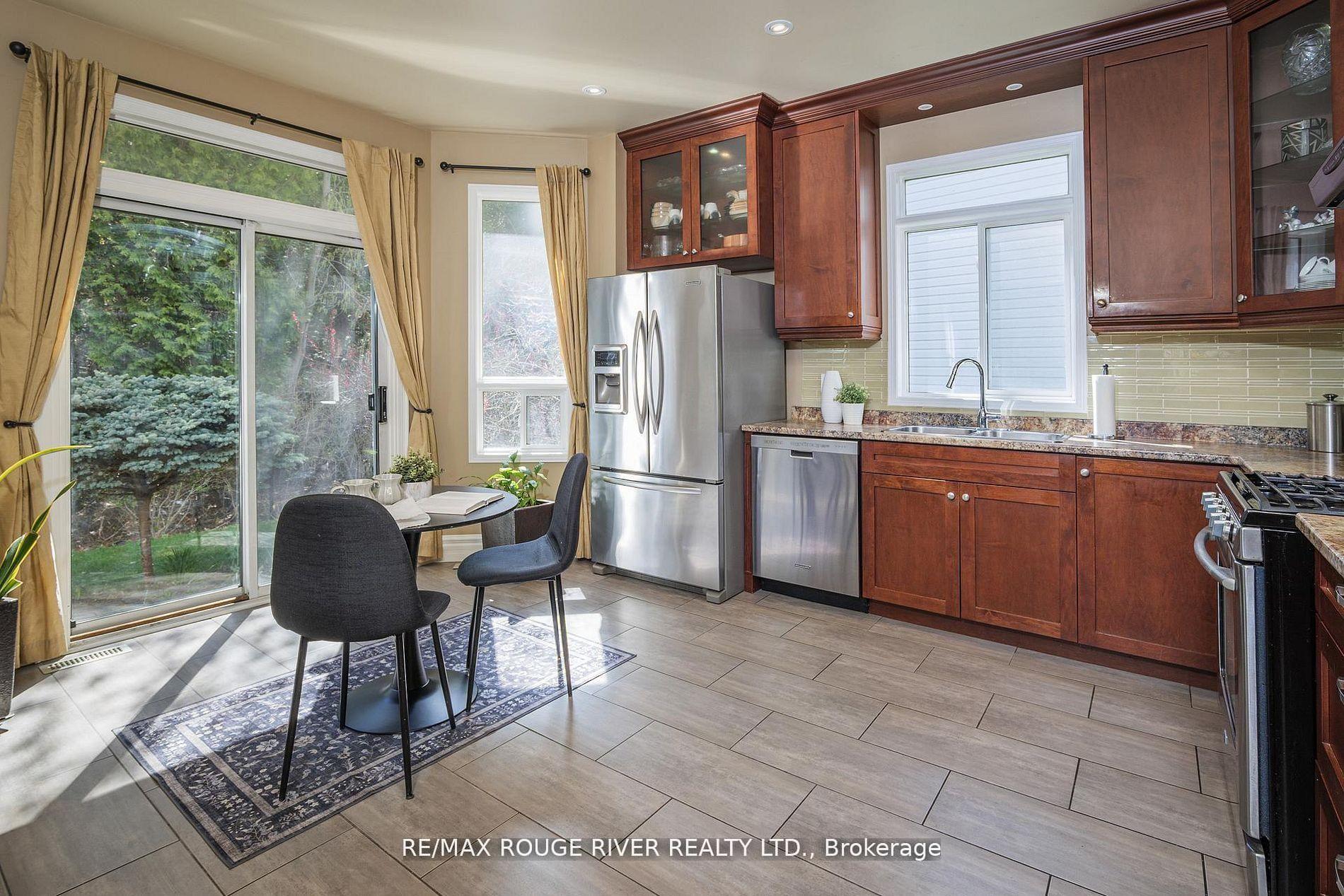 Photo 13 of 433 Woodsmere Crescent, Pickering, Amberlea — HOMEH