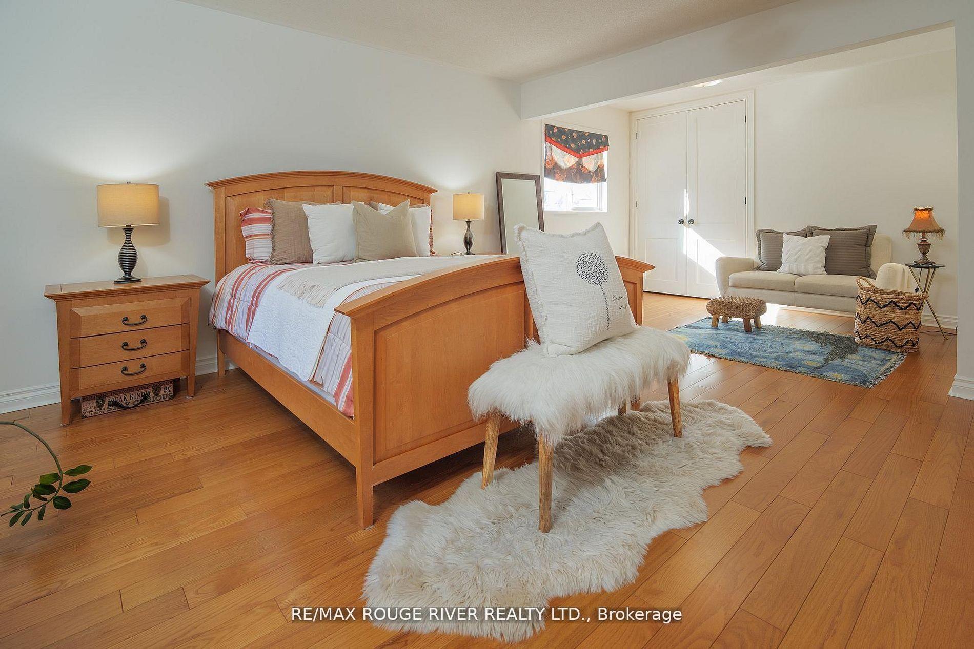 Photo 16 of 433 Woodsmere Crescent, Pickering, Amberlea — HOMEH