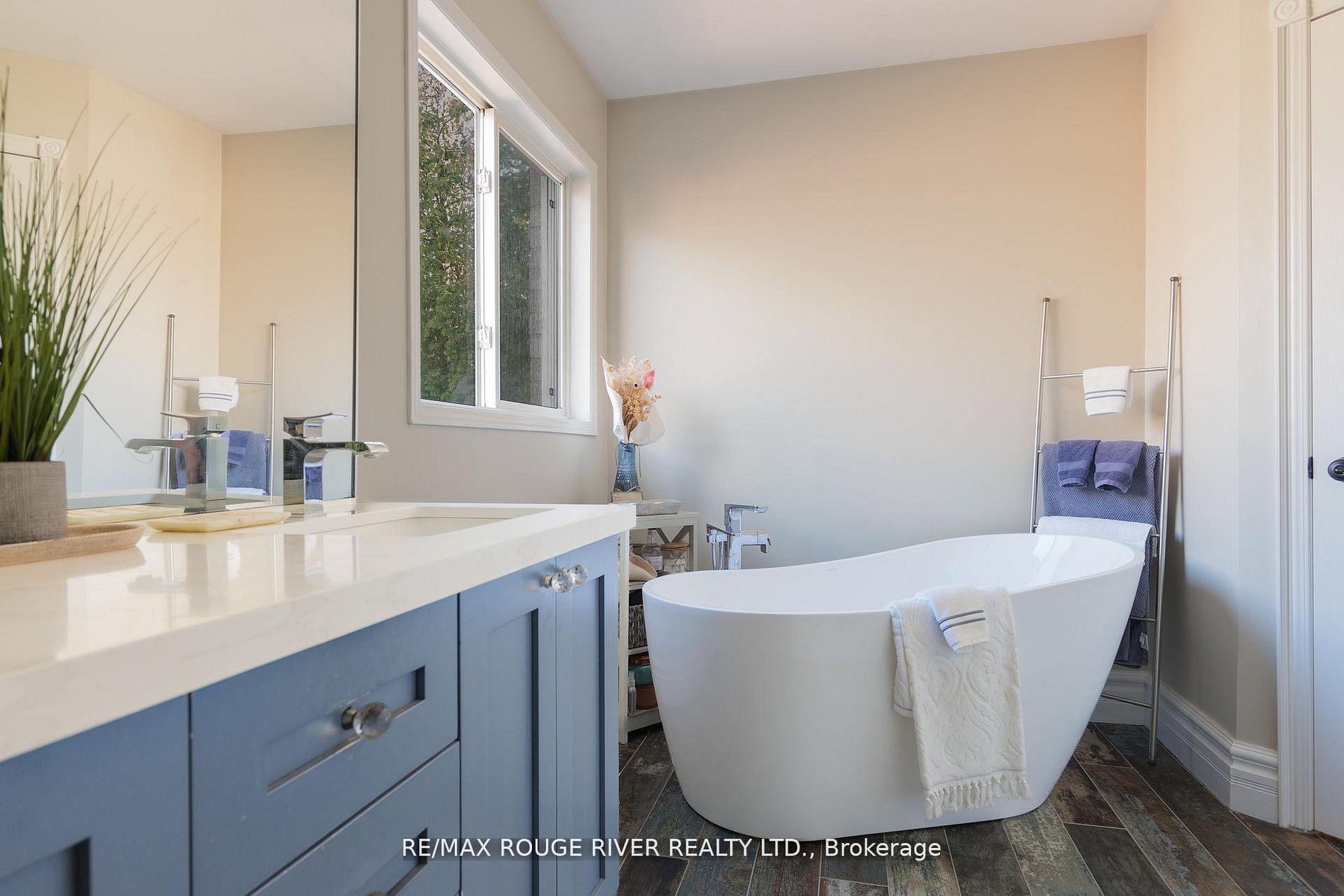 Photo 20 of 433 Woodsmere Crescent, Pickering, Amberlea — HOMEH