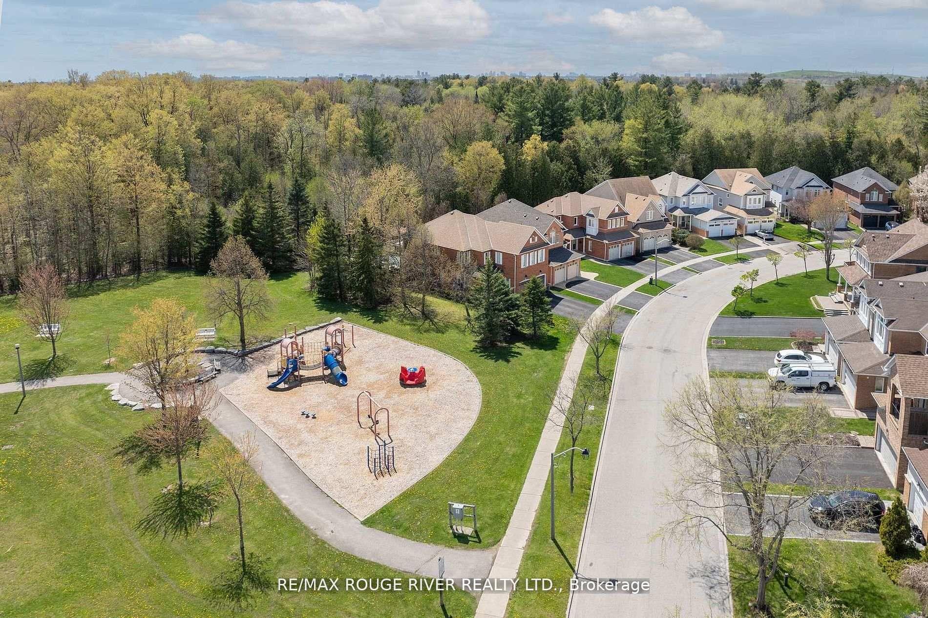 Photo 29 of 433 Woodsmere Crescent, Pickering, Amberlea — HOMEH