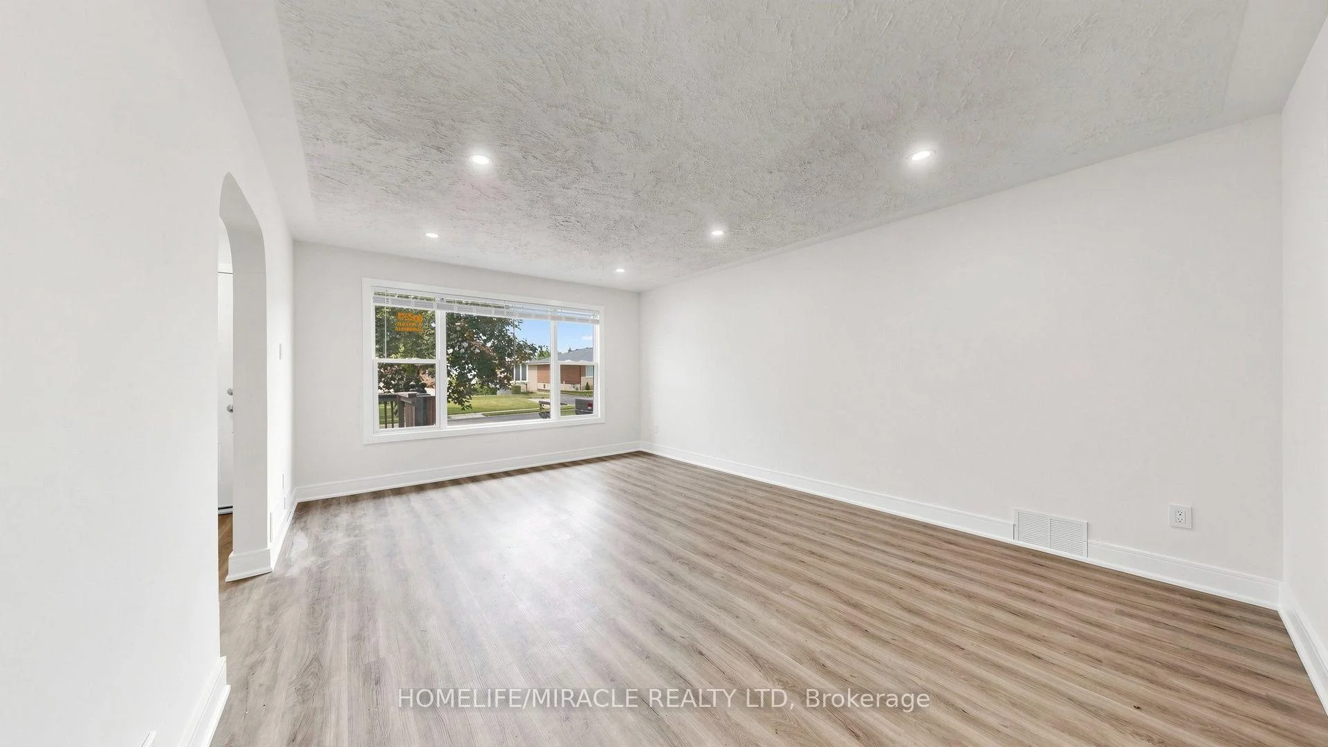 Photo 4 of 623 Olive Avenue, Oshawa, Donevan — HOMEH