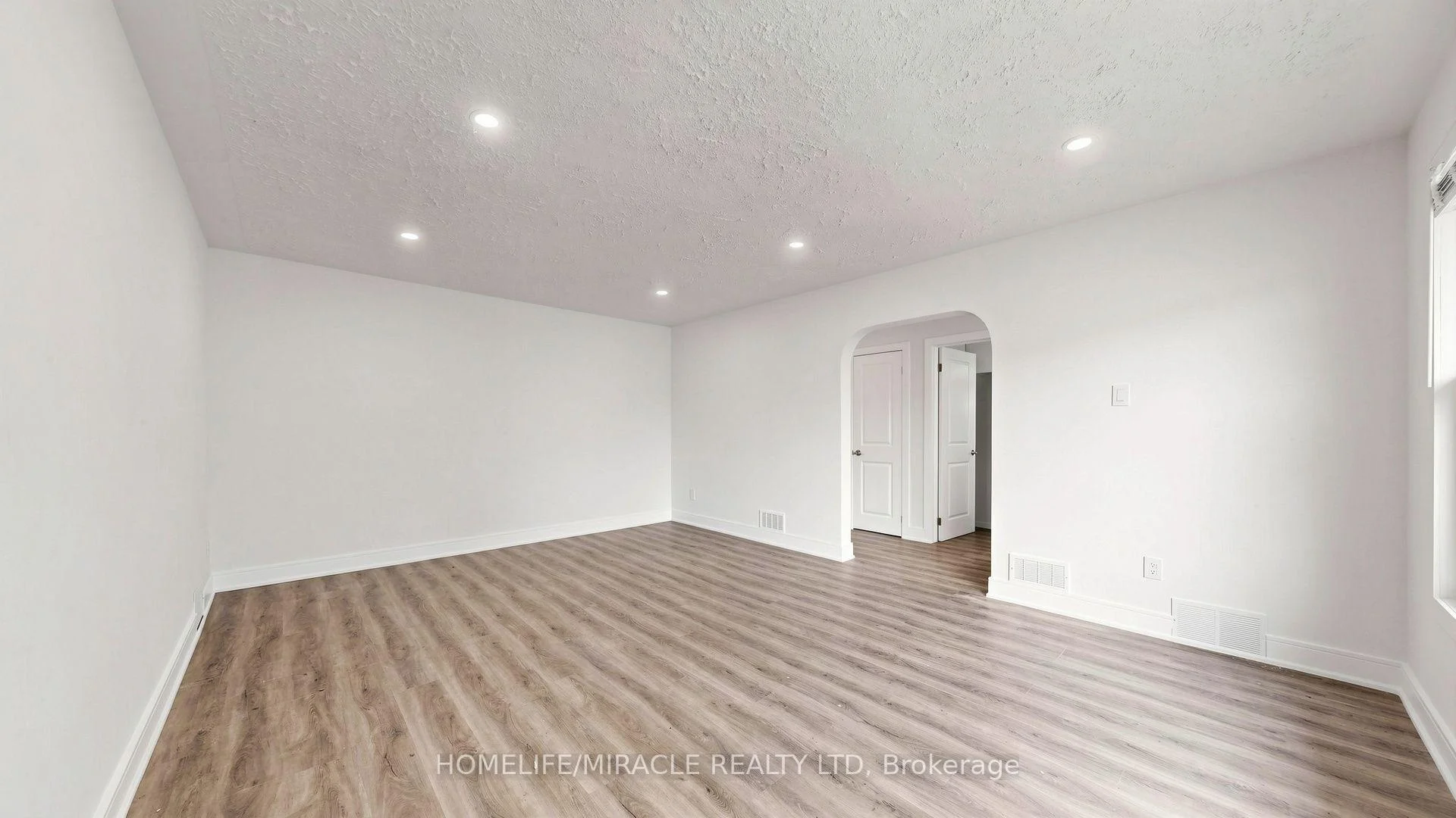 Photo 16 of 623 Olive Avenue, Oshawa, Donevan — HOMEH