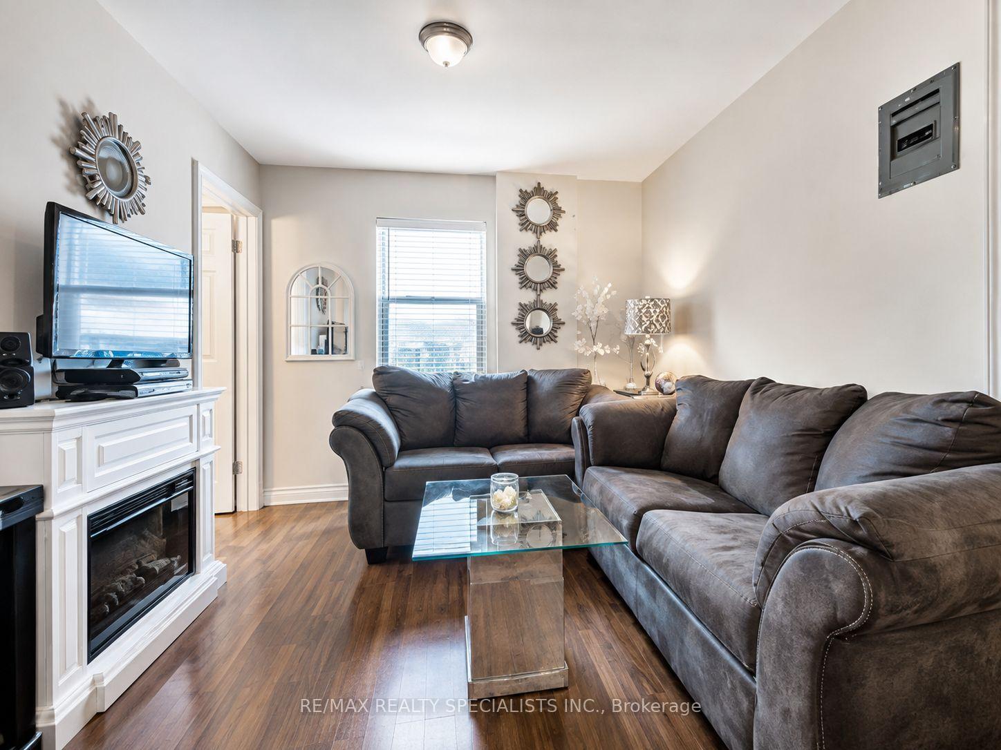 Photo 17 of 1659 Gerrard Street E, Toronto, Woodbine Corridor — HOMEH