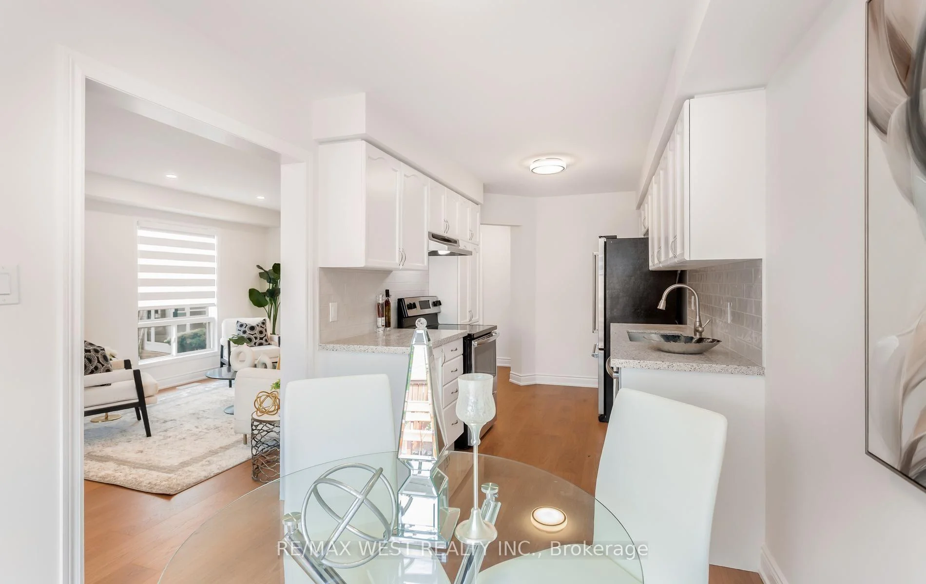 Photo 5 of 5239 Bushelgrove Circle, Mississauga, Central Erin Mills — HOMEH
