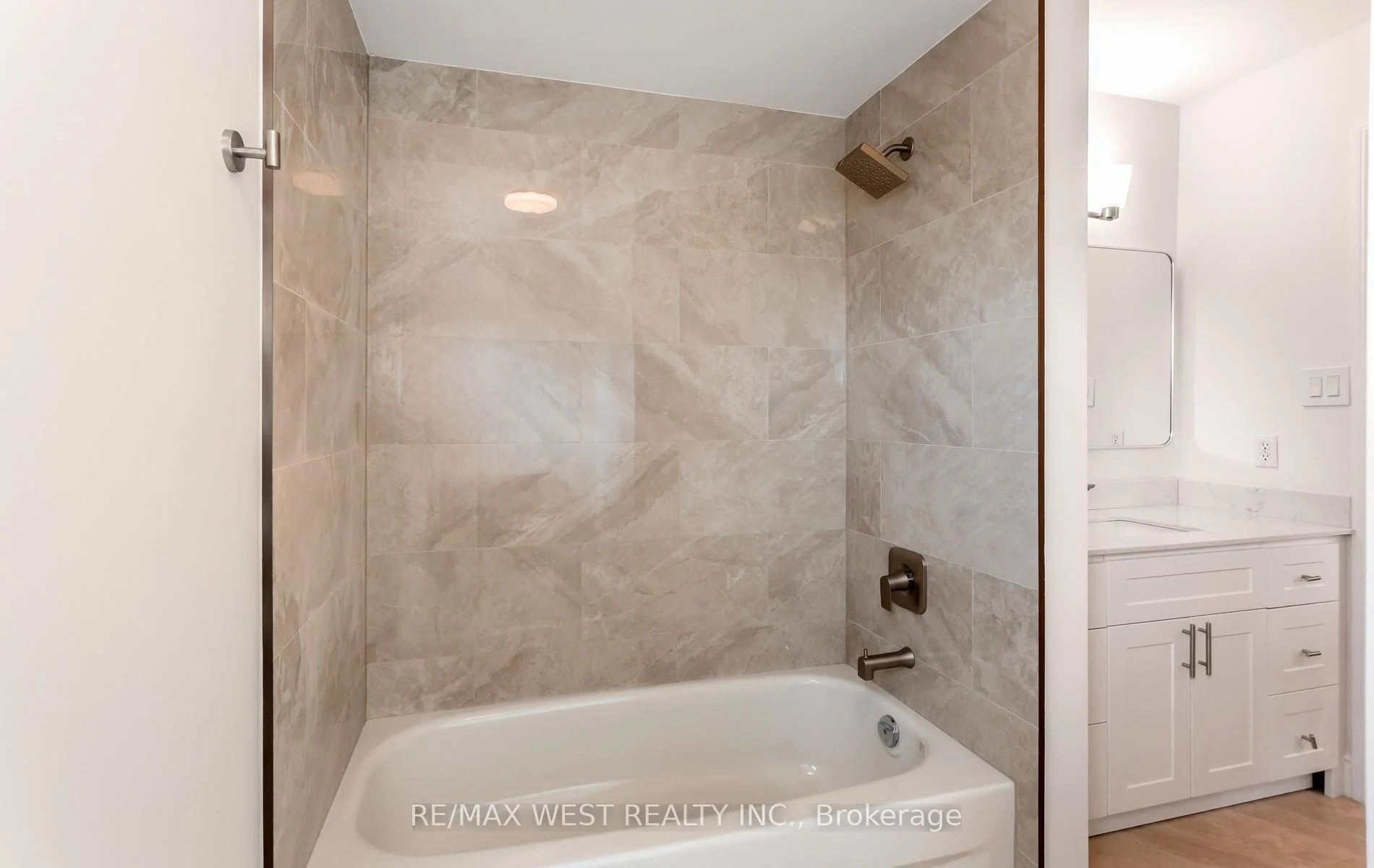 Photo 96 of 5239 Bushelgrove Circle, Mississauga, Central Erin Mills — HOMEH