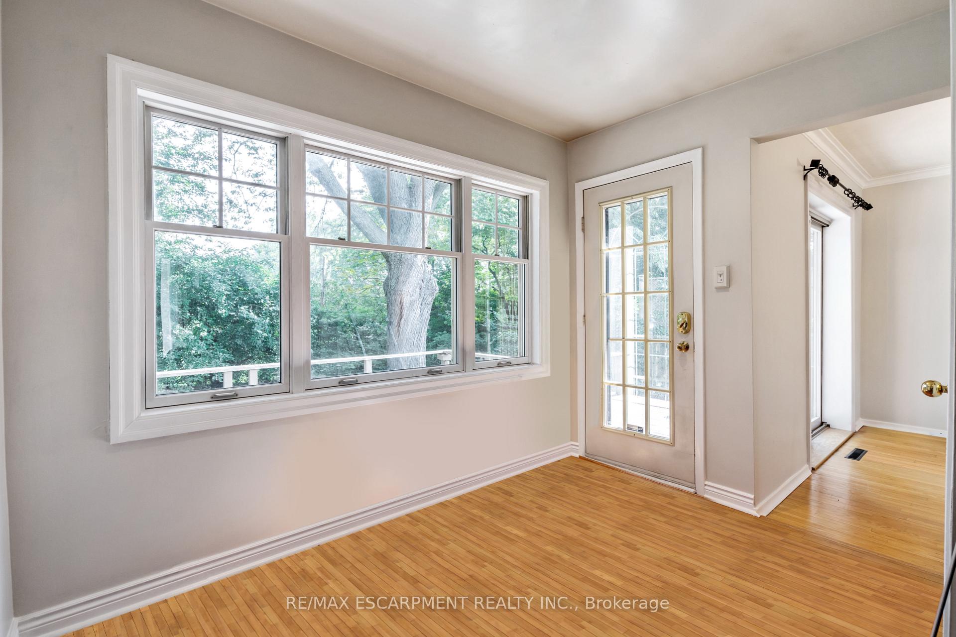 Photo 4 of Unit Main, 1497 Park Royale Boulevard, Mississauga, Lakeview — HOMEH