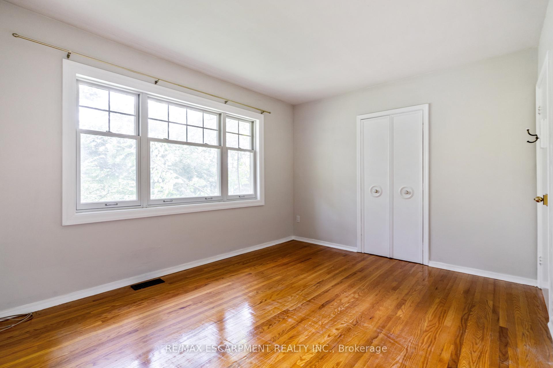 Photo 5 of Unit Main, 1497 Park Royale Boulevard, Mississauga, Lakeview — HOMEH