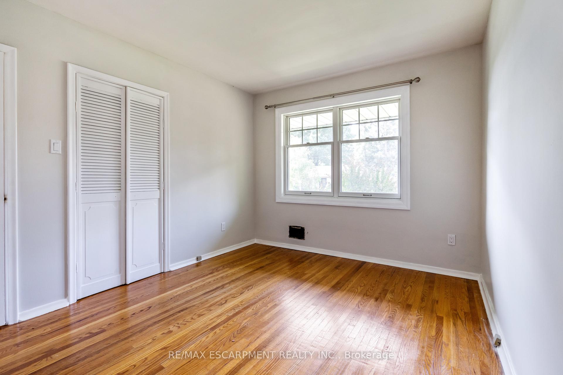 Photo 7 of Unit Main, 1497 Park Royale Boulevard, Mississauga, Lakeview — HOMEH