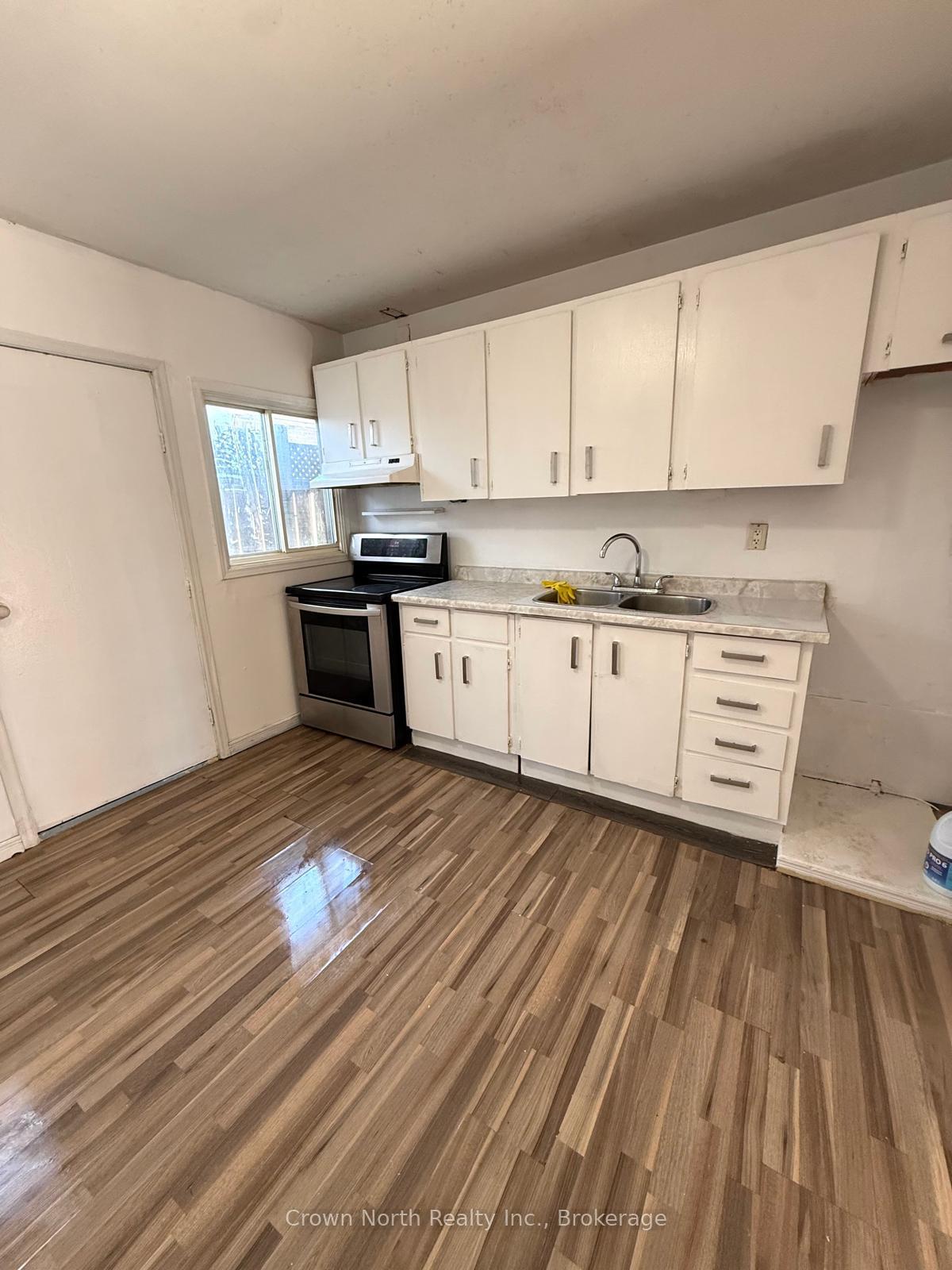 Photo 2 of 606 Hoskin Avenue, Oshawa, Donevan — HOMEH