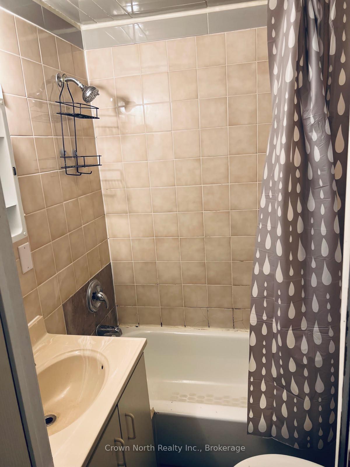 Photo 37 of 606 Hoskin Avenue, Oshawa, Donevan — HOMEH