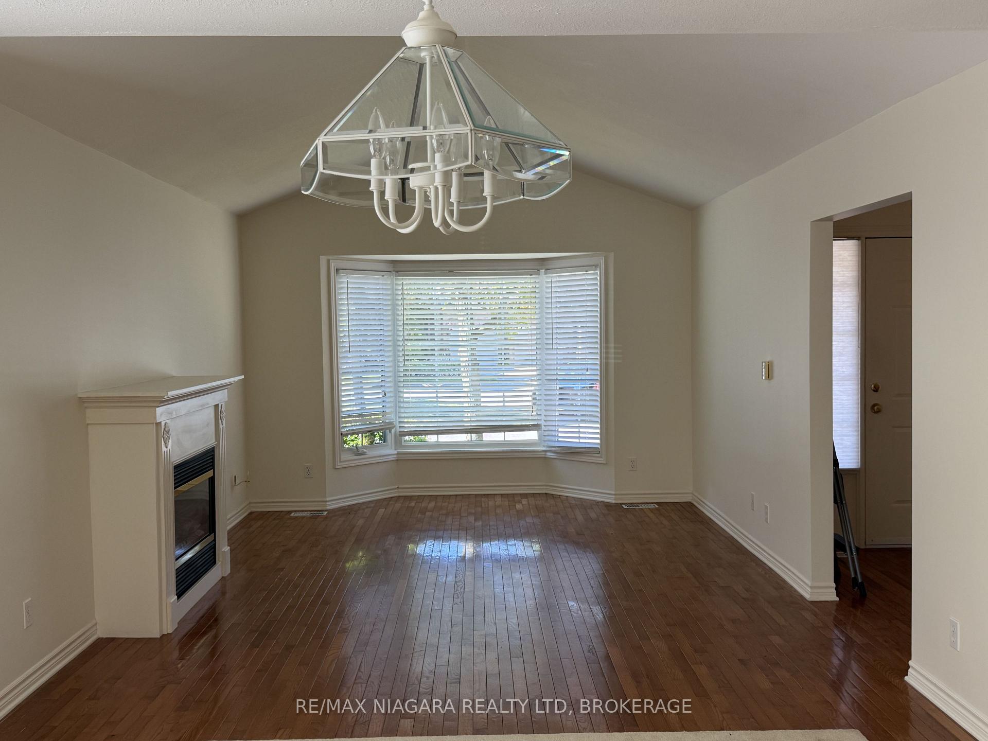 Photo 4 of Unit 19, 3516 Main Street, Niagara Falls, Chippawa — HOMEH