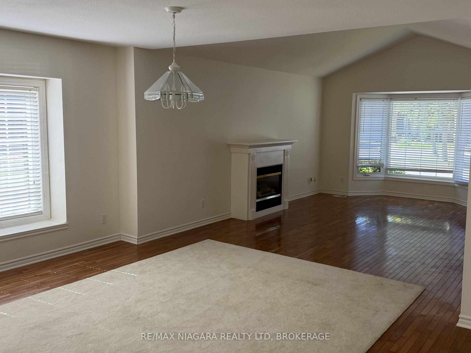 Photo 5 of Unit 19, 3516 Main Street, Niagara Falls, Chippawa — HOMEH