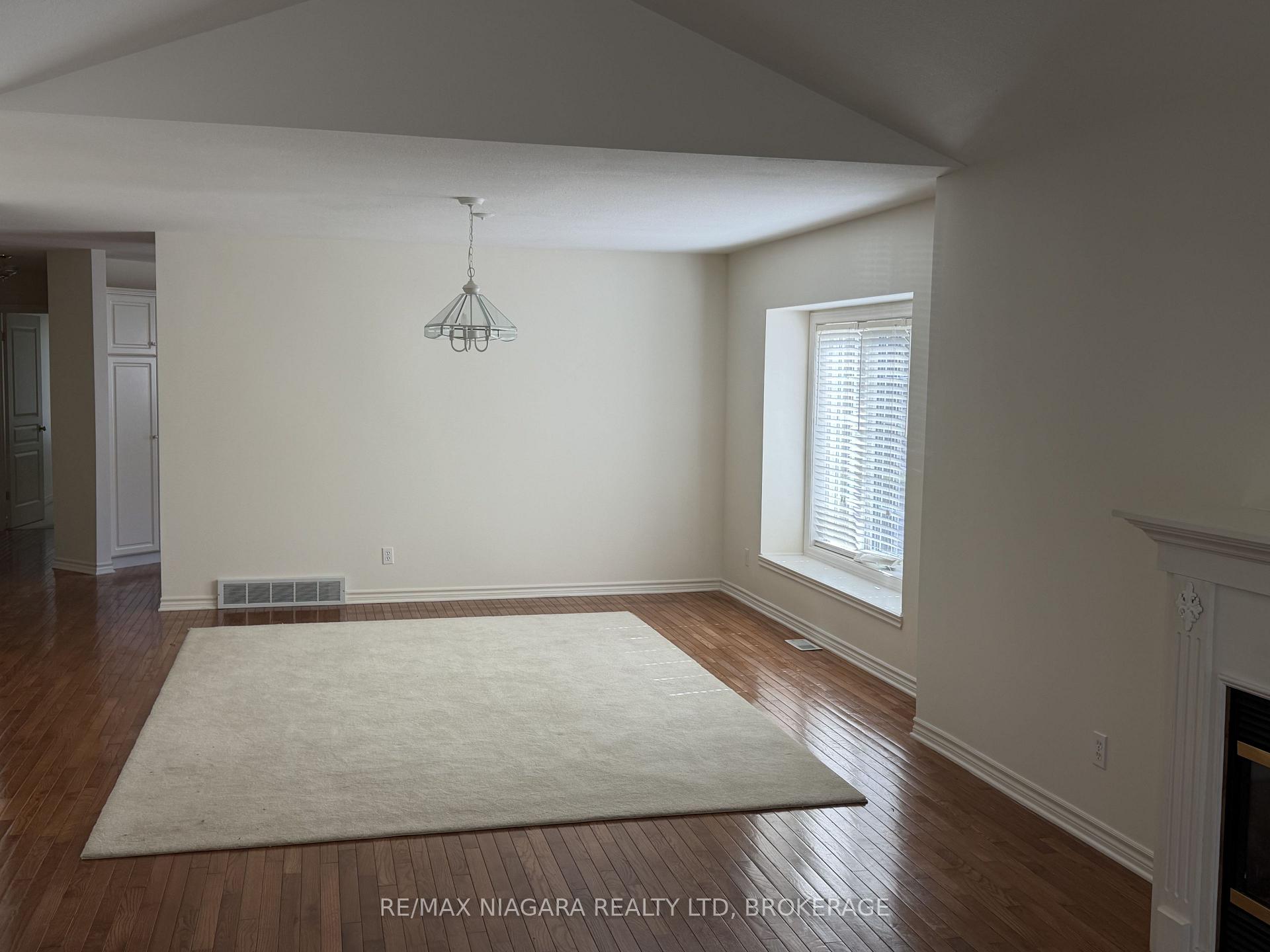 Photo 6 of Unit 19, 3516 Main Street, Niagara Falls, Chippawa — HOMEH