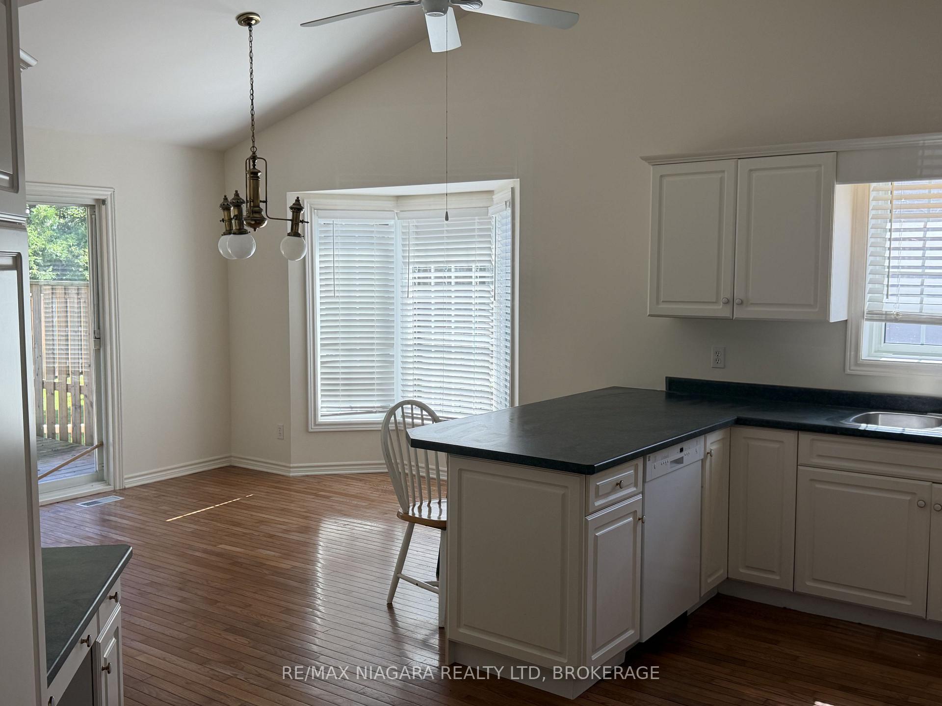 Photo 8 of Unit 19, 3516 Main Street, Niagara Falls, Chippawa — HOMEH
