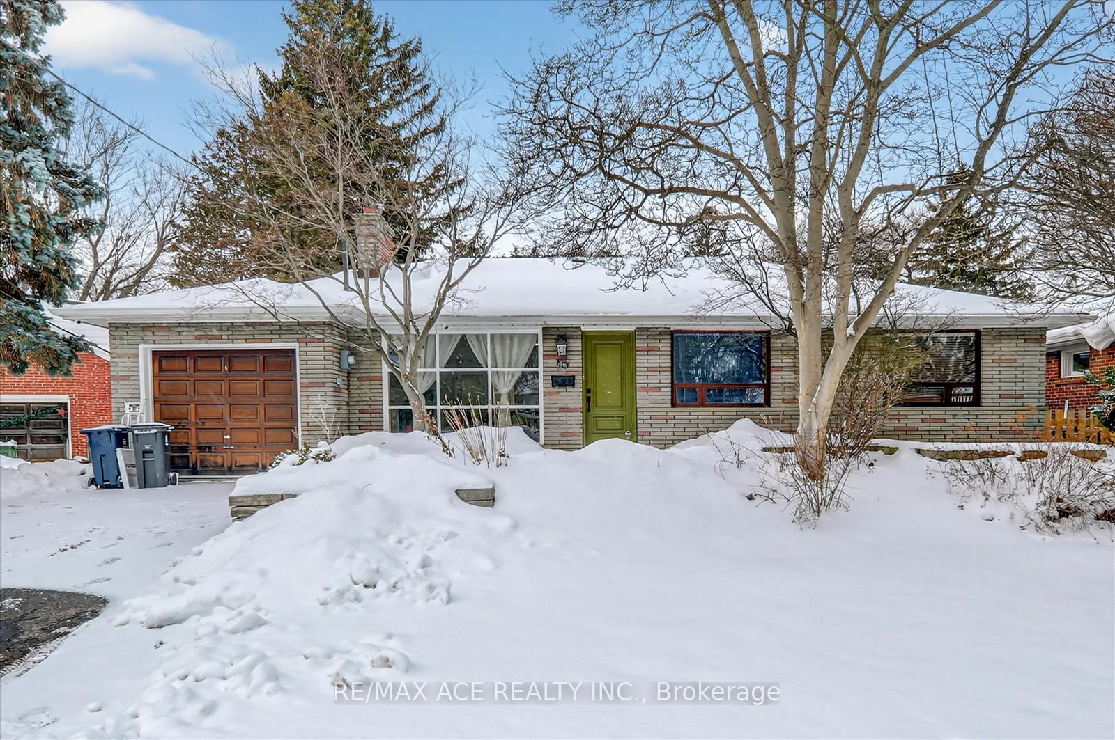 Front of Unit Bsmt, 40 Brinloor Boulevard